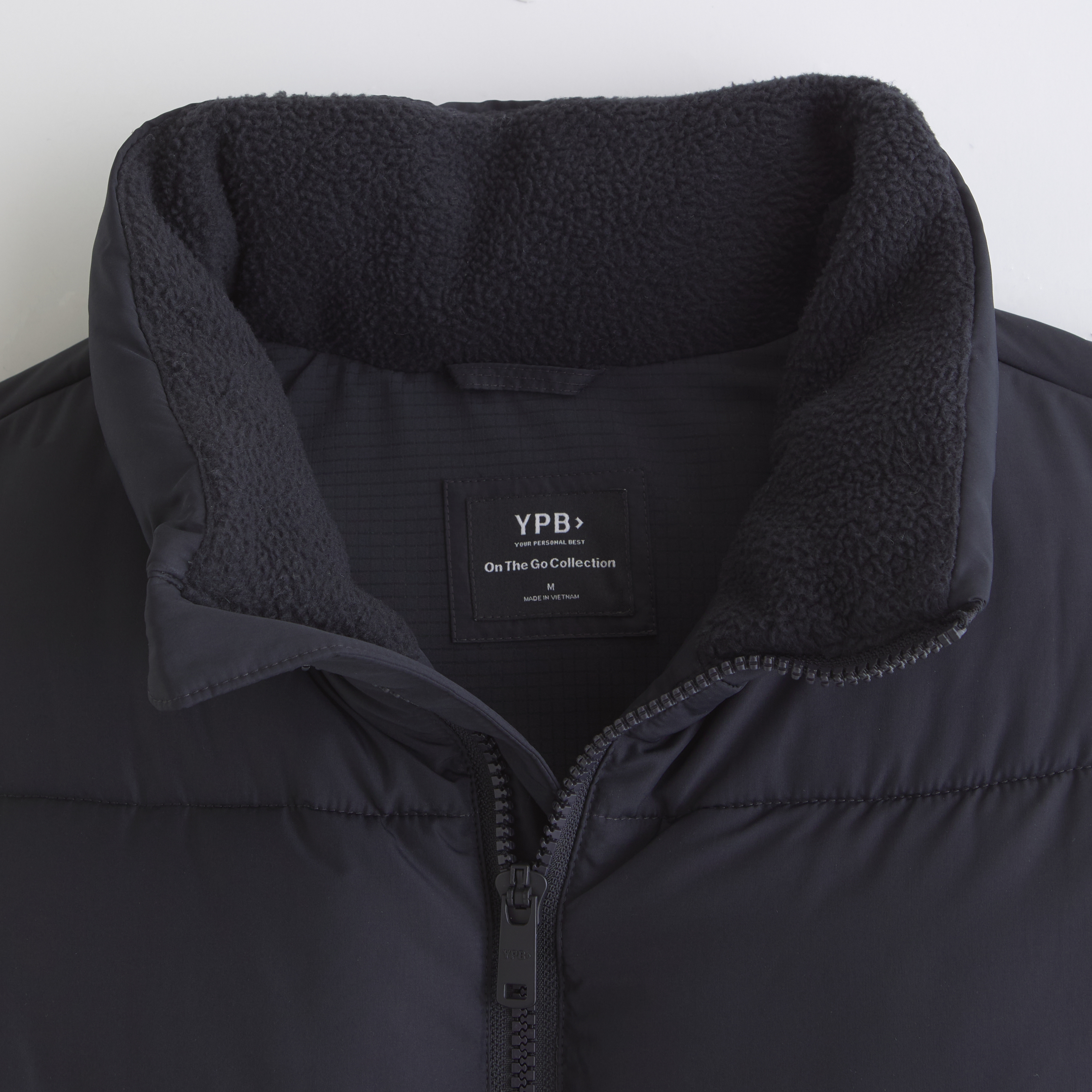 Мужские жилеты Abercrombie & Fitch YPB On The Go Puffer Vest — фото 2
