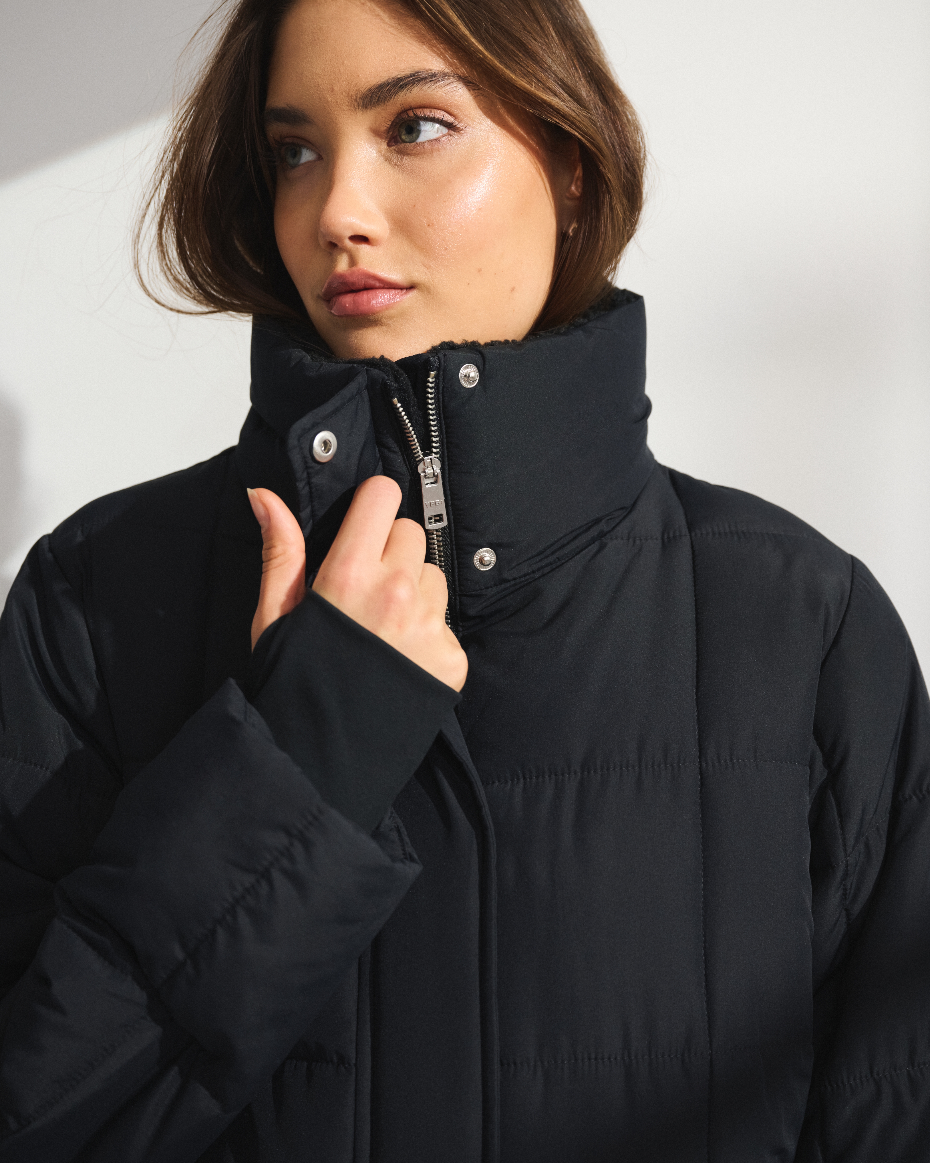 Женские куртки Abercrombie & Fitch YPB On The Go Iconic Puffer — фото 3