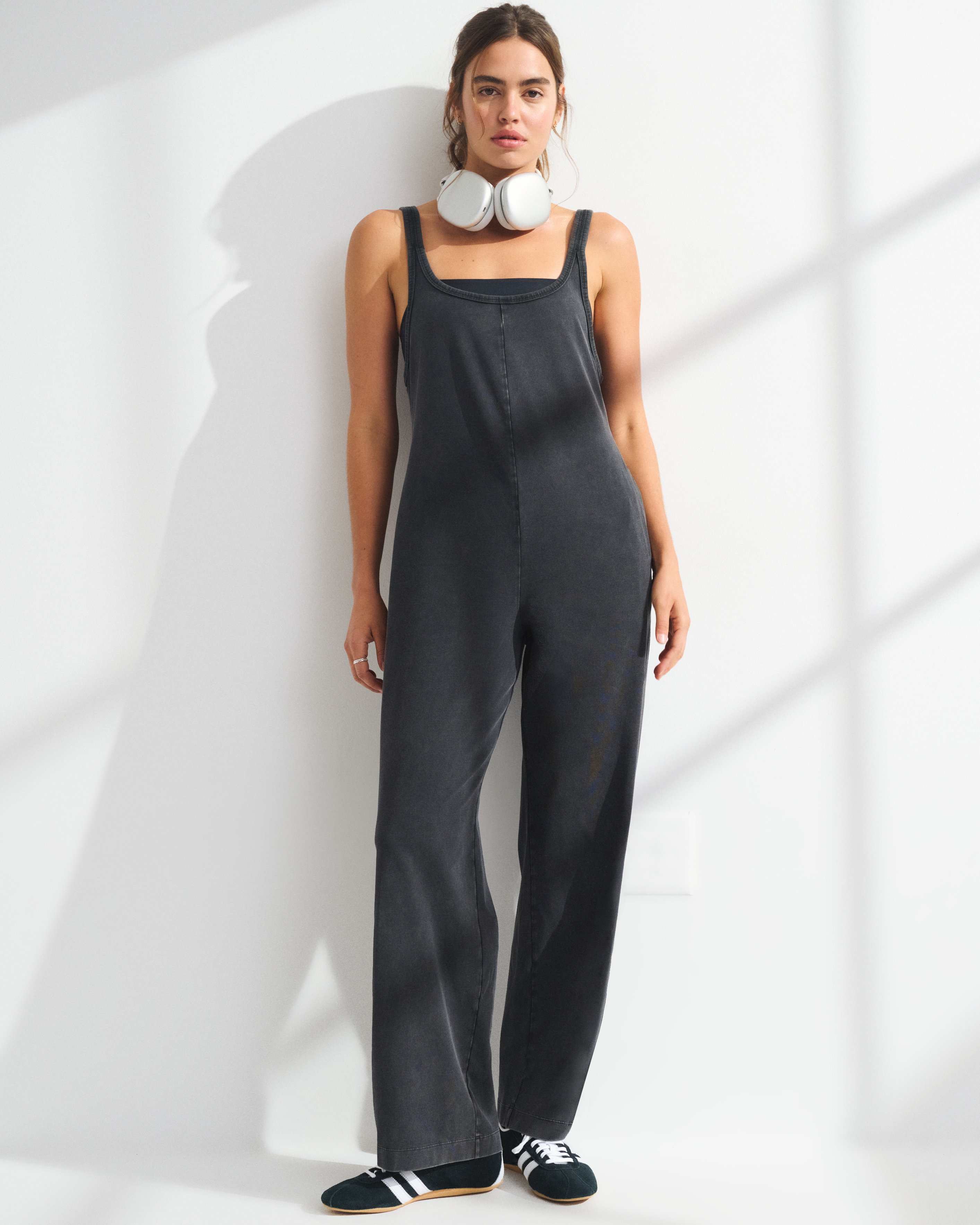 Женский комбинезон Abercrombie & Fitch YPB Double-Layered Jumpsuit, цвет: Чёрный — фото 2