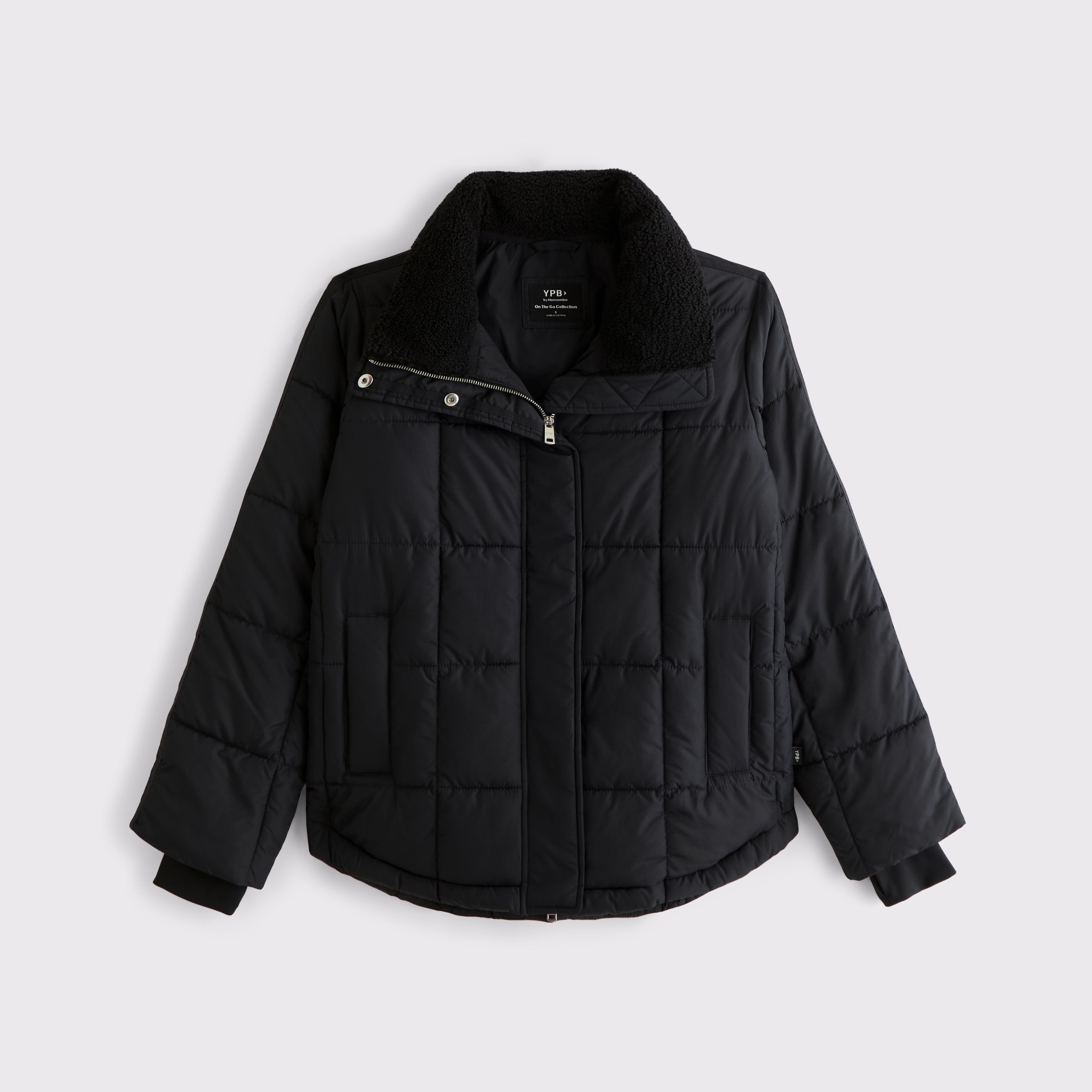 Женская куртка Abercrombie & Fitch YPB On The Go 6AM Puffer, цвет: Чёрный — фото 1