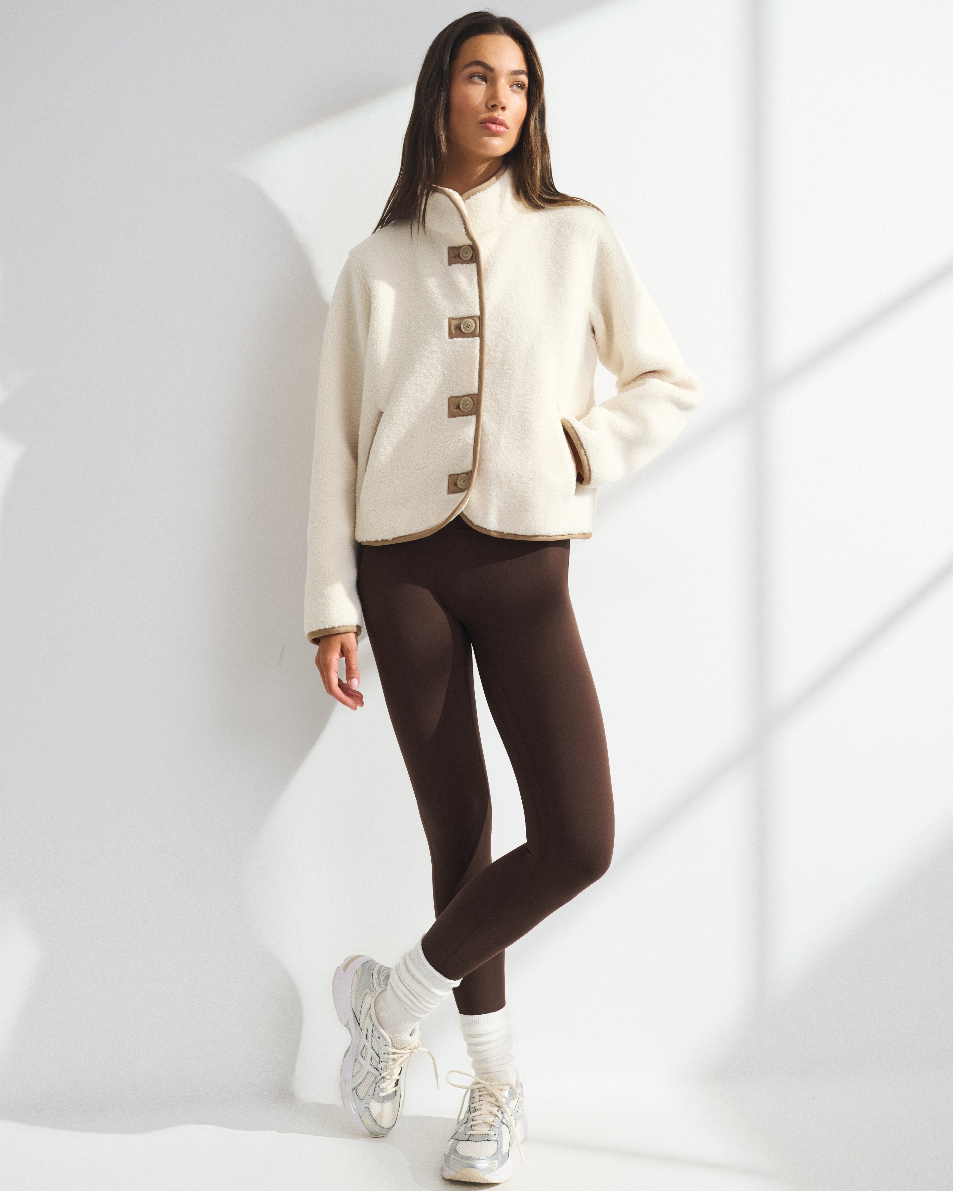 Женские куртки Abercrombie & Fitch YPB Sherpa Button-Up Jacket — фото 3