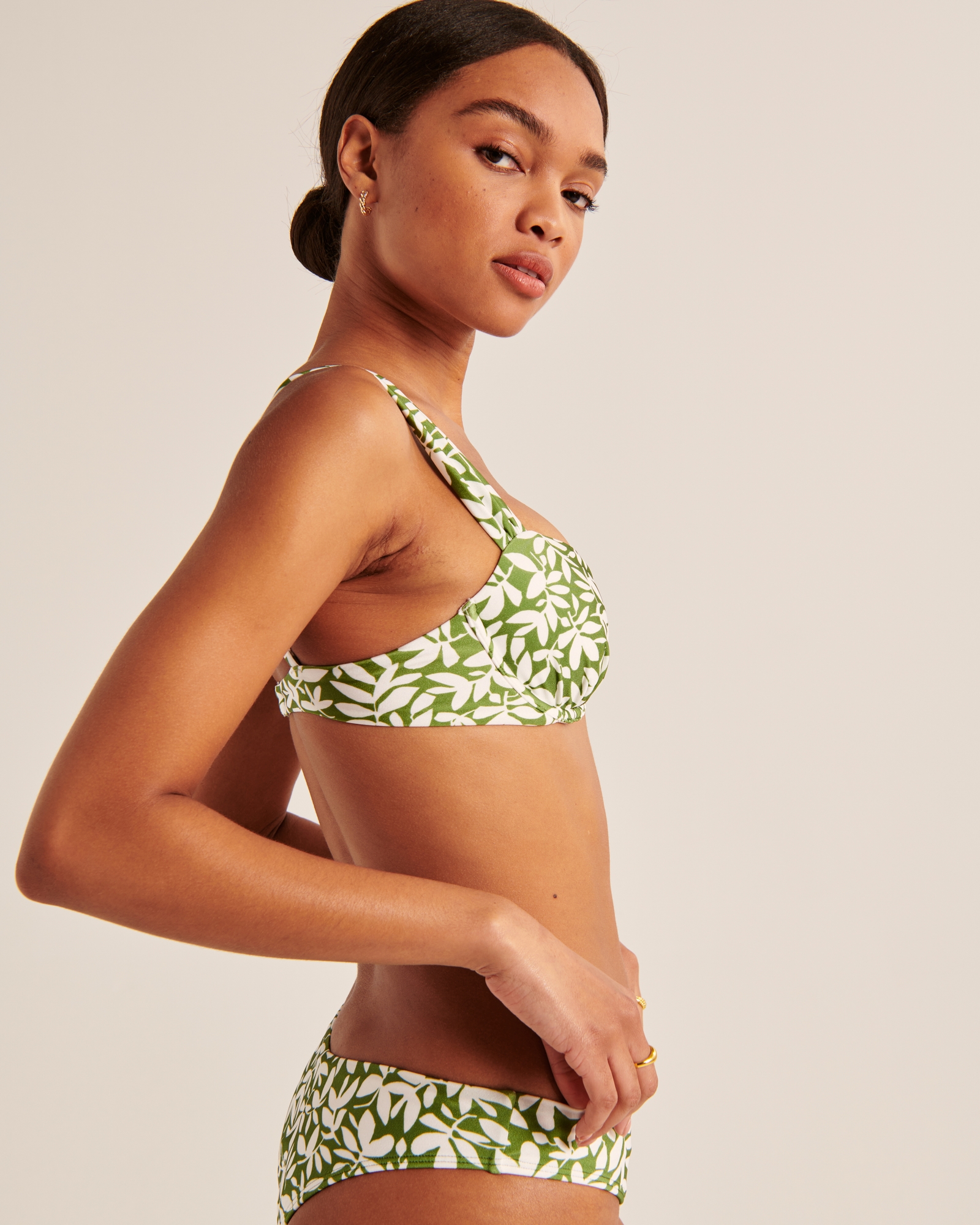 Wide Strap Pleated Underwire Bikini Top