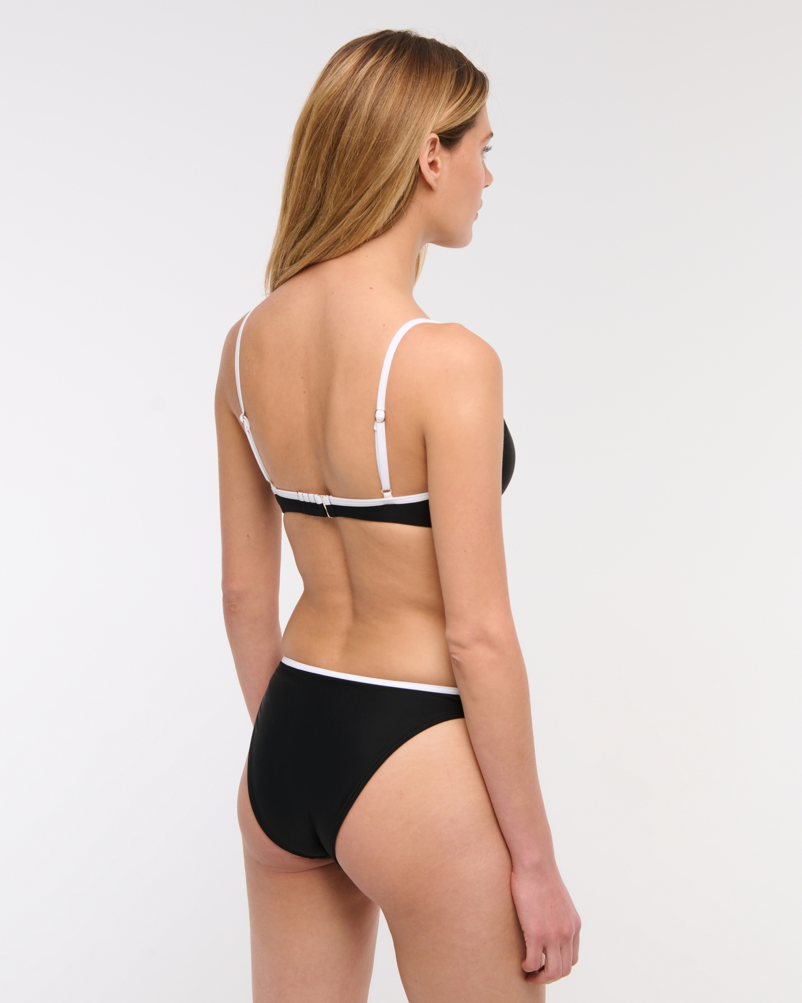 Mid Rise High-Leg Moderate Bottom