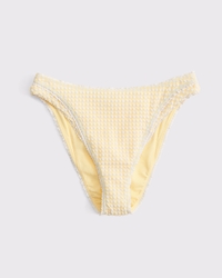 Parte inferior moderada con pernera alta de tiro medio