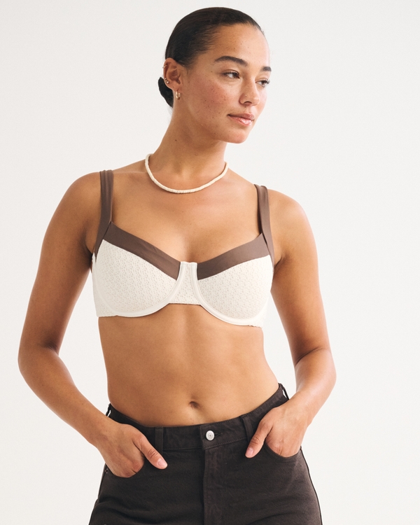 Top bikini Curve Love con ferretto e spalline ampie in stile uncinetto, Crema Con Bordo Marrone view 1