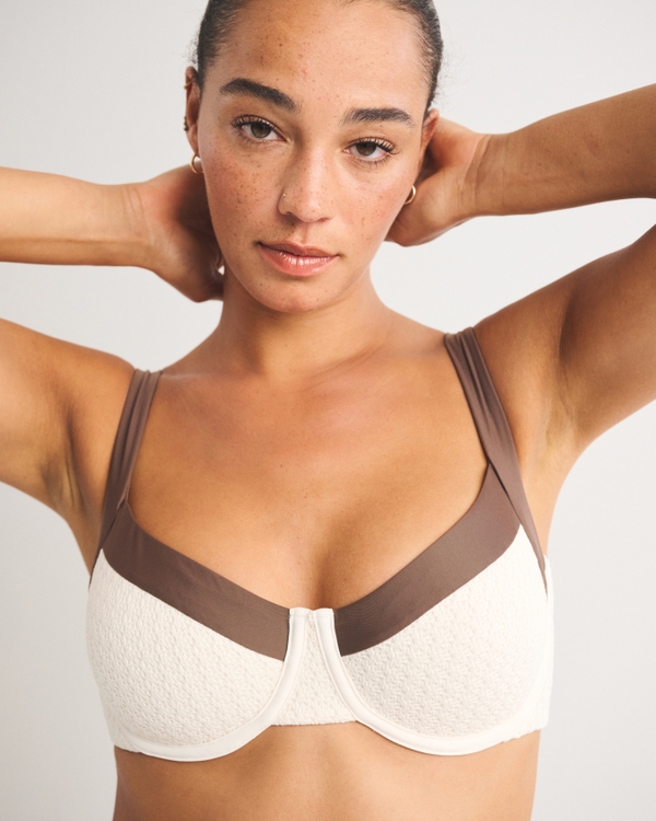 Top bikini Curve Love con ferretto e spalline ampie in stile uncinetto, Crema Con Bordo Marrone view 2