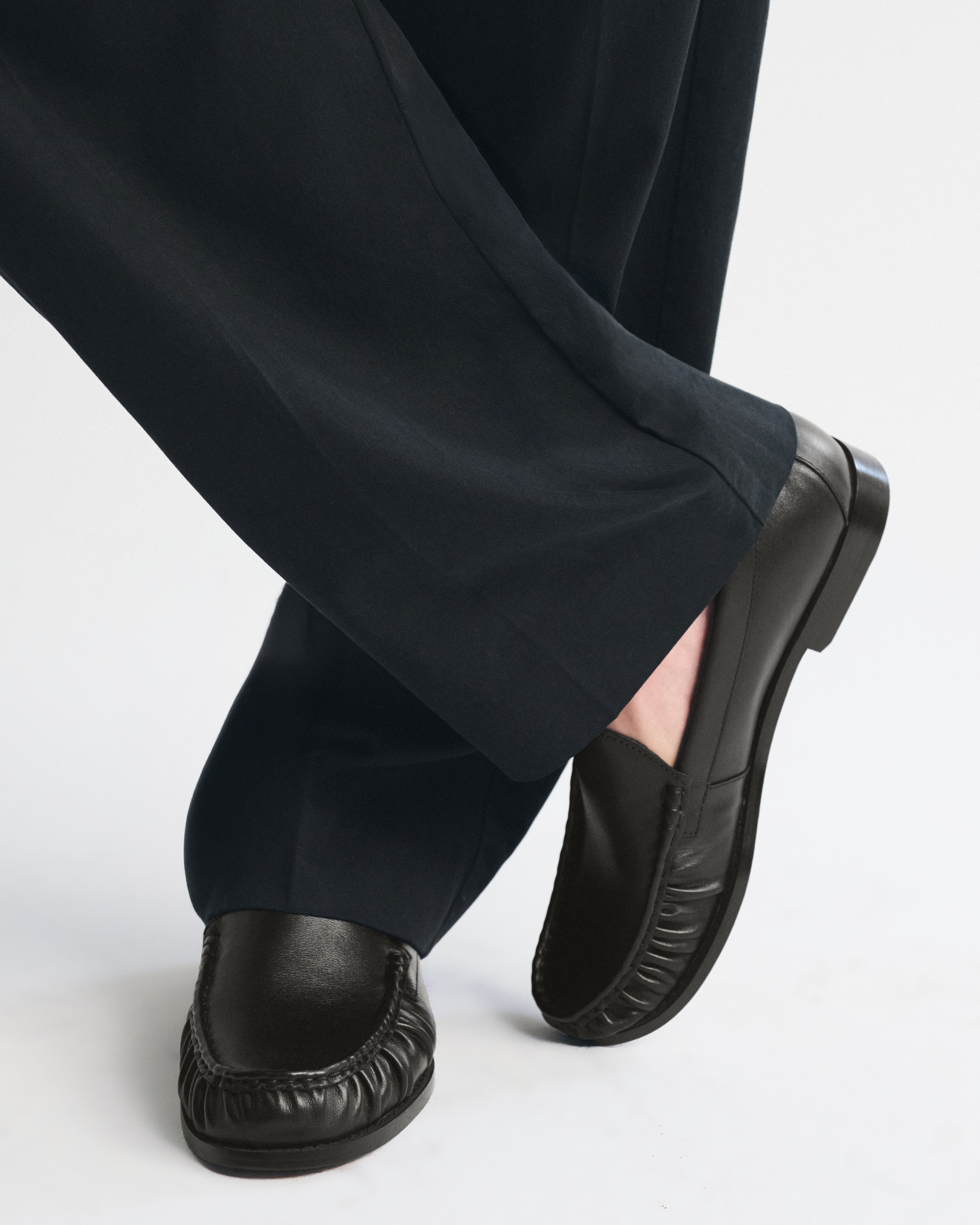 Мужские туфли Abercrombie & Fitch G.H. Bass Venetian Gathered Weejuns® Leather Loafer, цвет: Чёрный — фото 3