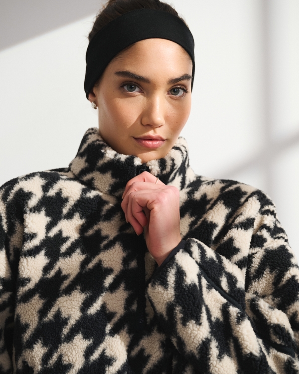 Women's YPB On The Go Half-Zip | Women's Clearance | Abercrombie.com