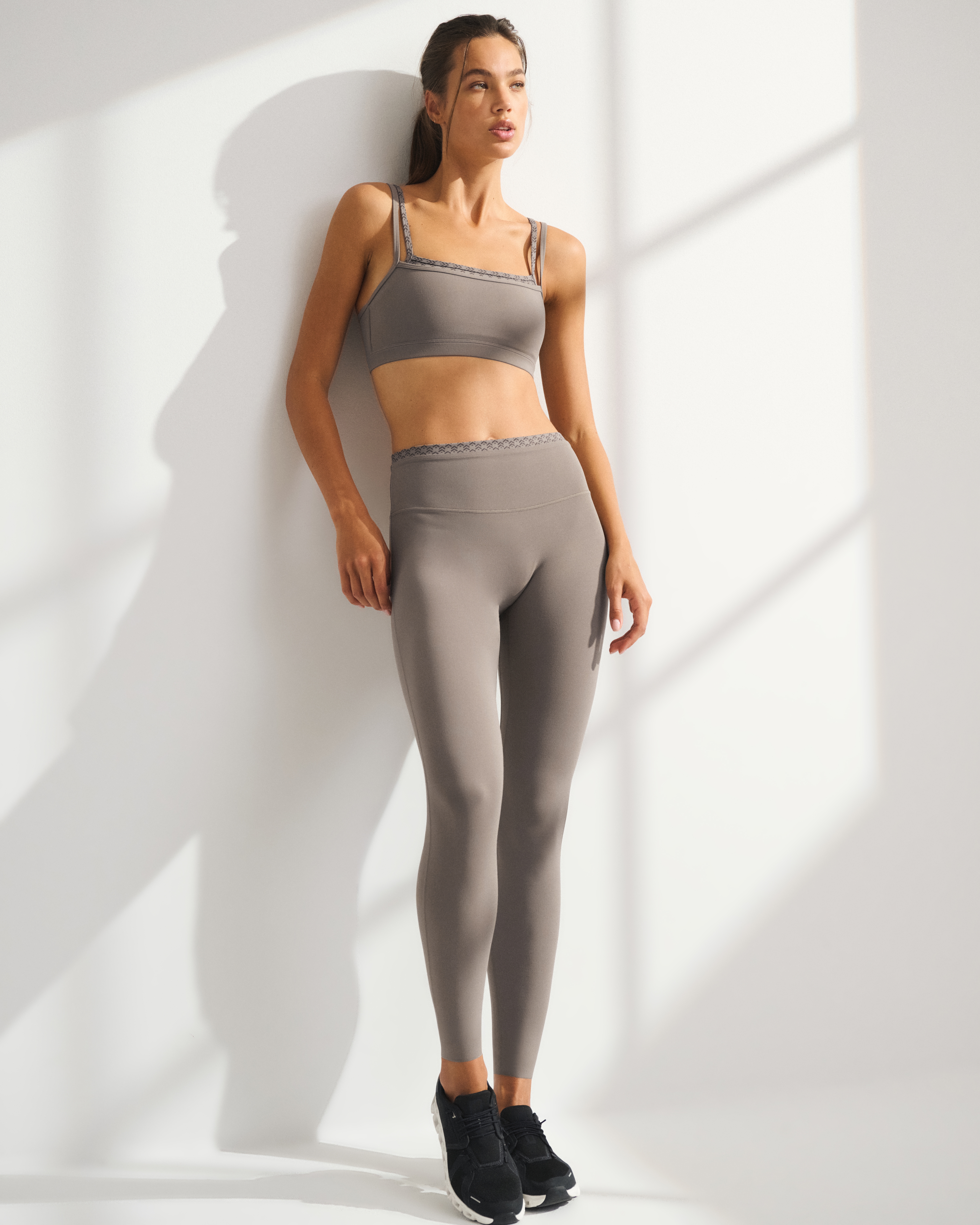Спортивное бра YPB Barry's Double-Layered — Abercrombie & Fitch, цвет: Серо-коричневый — фото 3