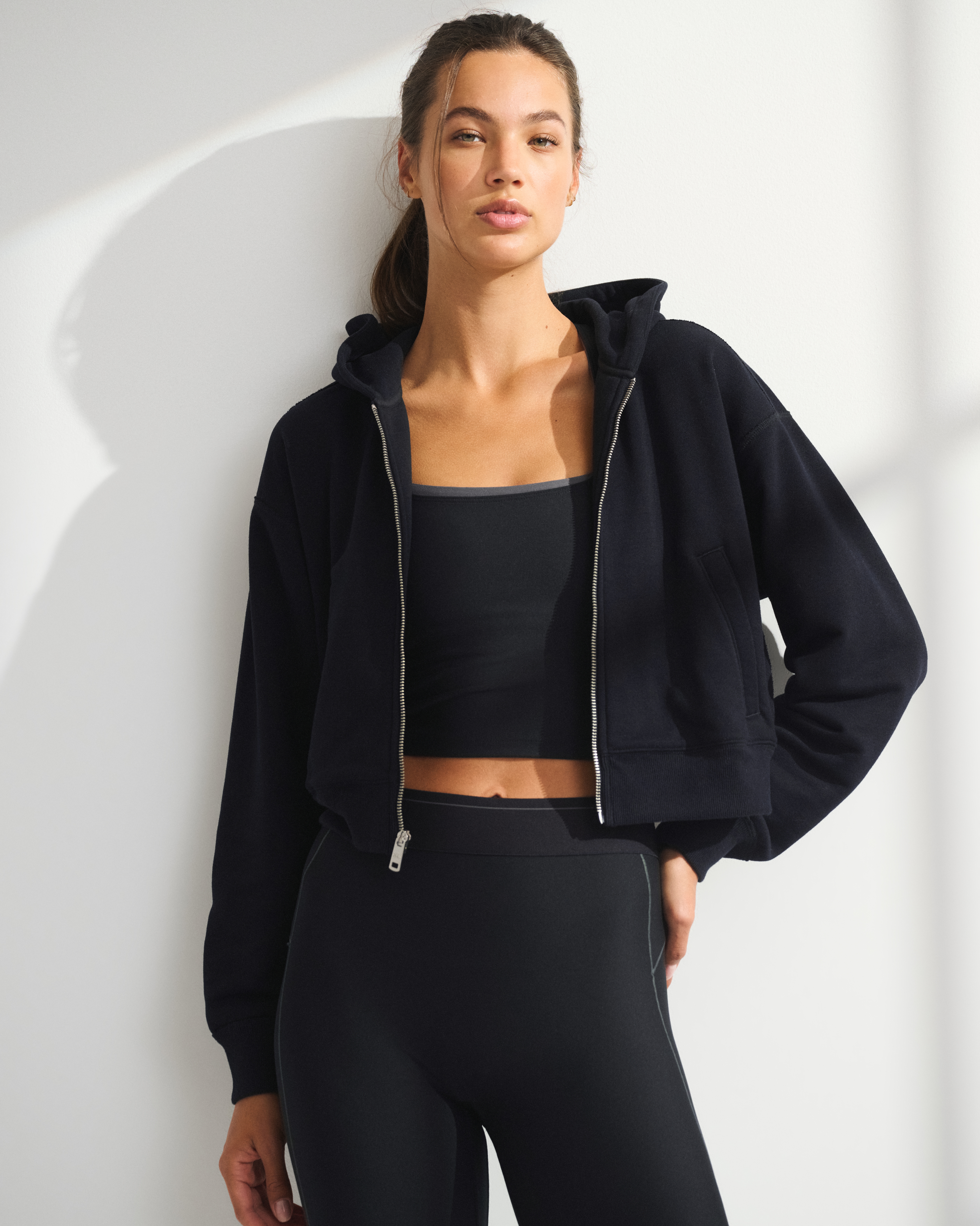 Женское худи Abercrombie & Fitch YPB Barry's On The Go 6AM Zip-Up, цвет: Чёрный — фото 3