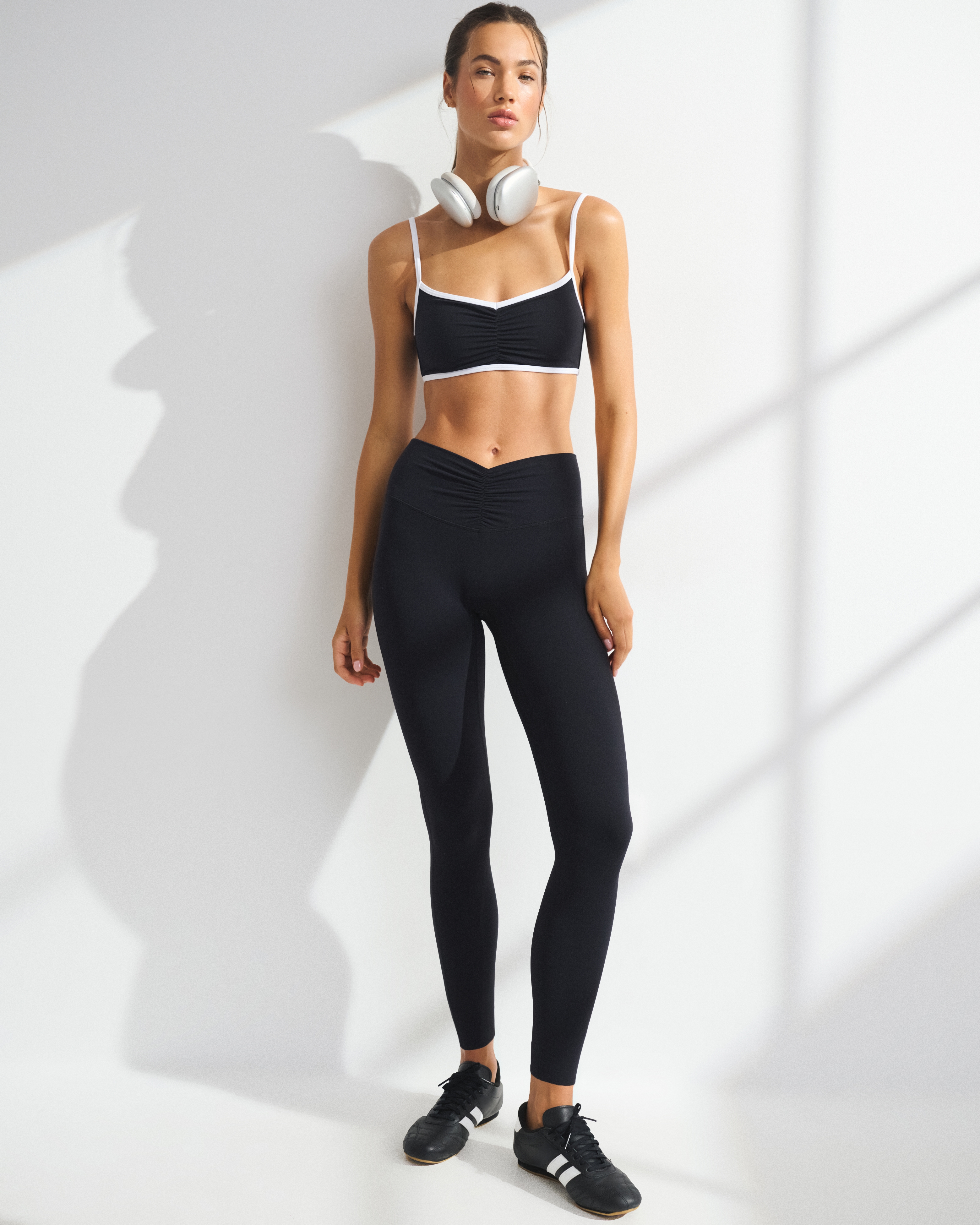 Спортивное бра YPB Ruched — Abercrombie & Fitch — фото 3