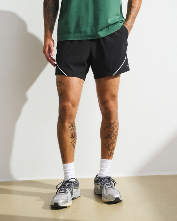 select to zoom model image