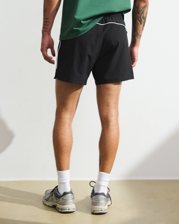 select to zoom model image