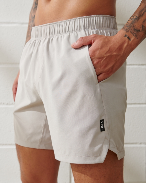 Ungefütterte YPB motionTEK Cardio-Shorts, White