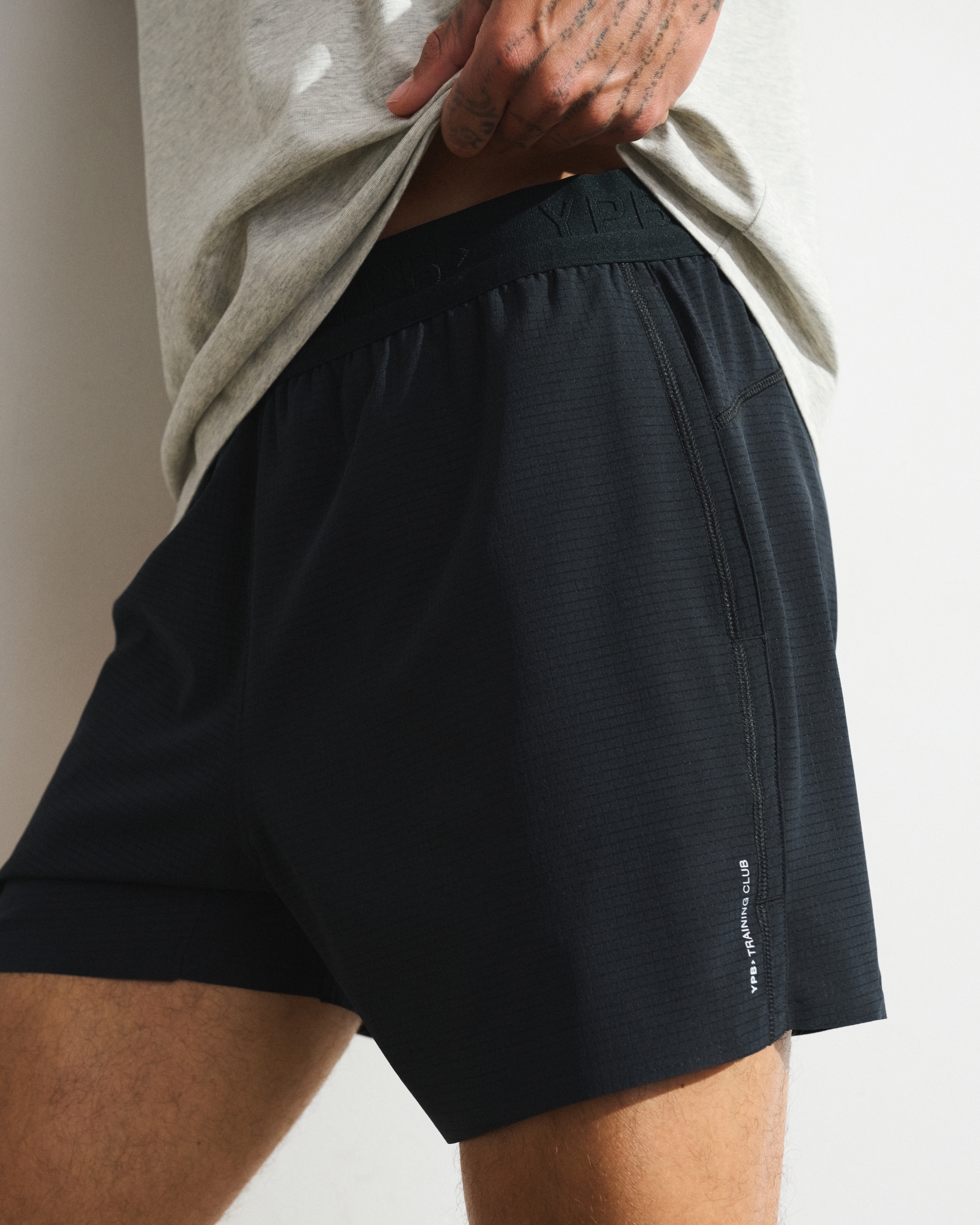 Abercrombie & Fitch YPB motionVENT Lightweight Unlined Training Short — фото 3