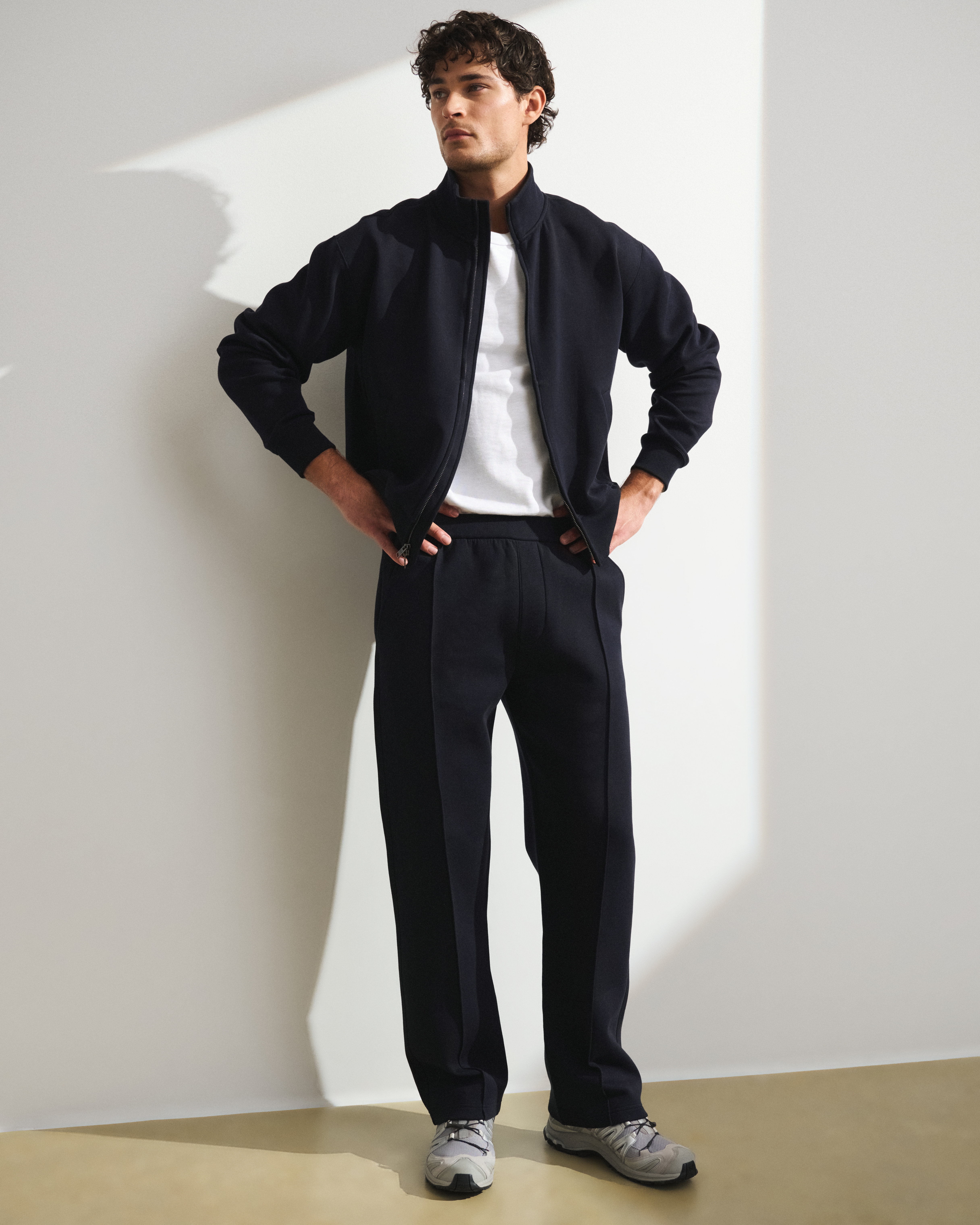 Мужские брюки Abercrombie & Fitch YPB neoKNIT Max Pintuck, прямые свободные, цвет: Чёрный — фото 2