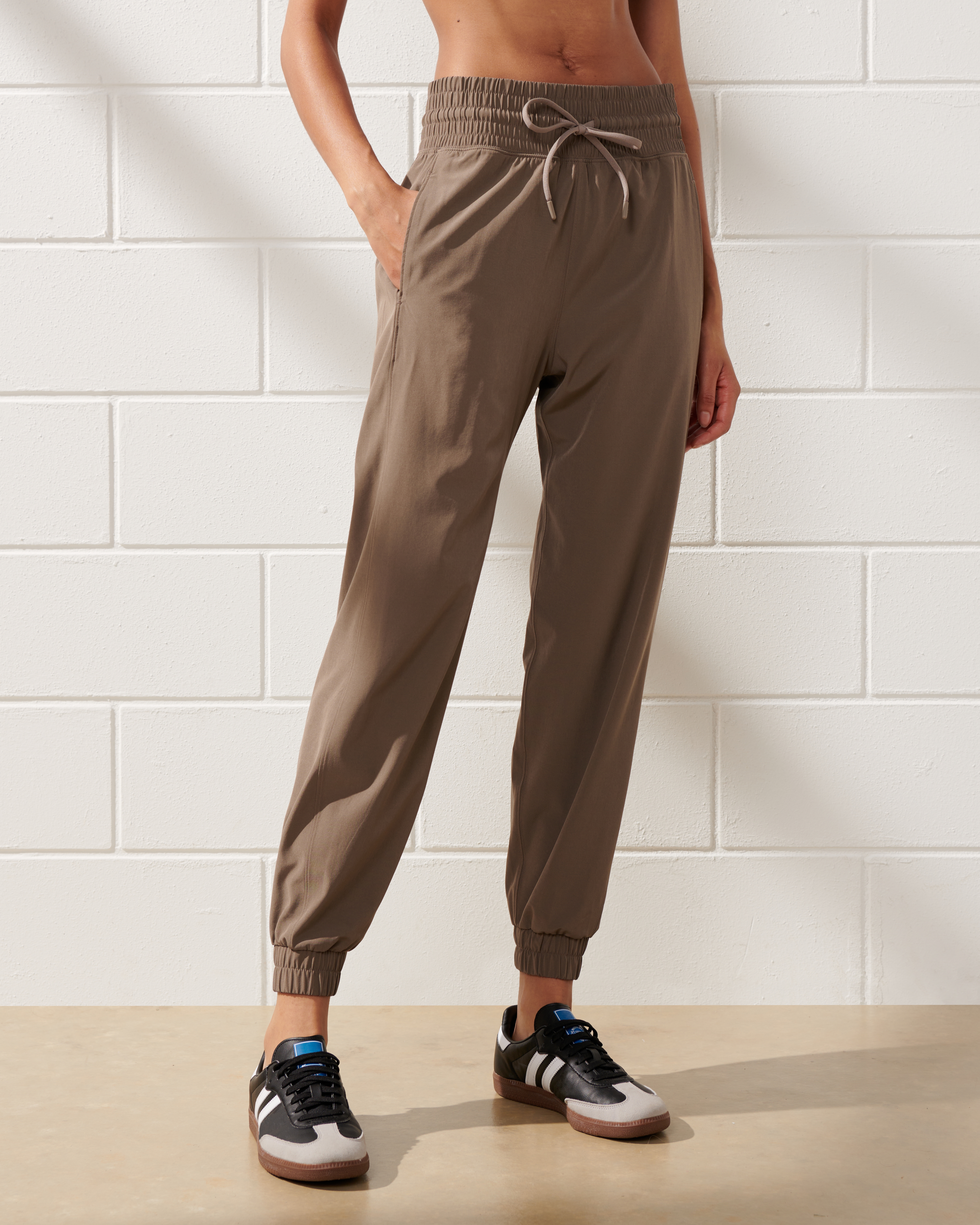 Abercrombie joggers cheap womens