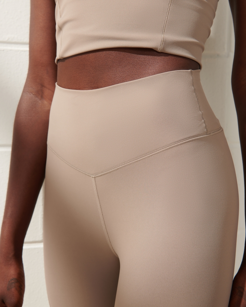 ALO Yoga, Pants & Jumpsuits, Sold Brand New Alo Yoga Highwaist 4 Pocket  Utility Leggings