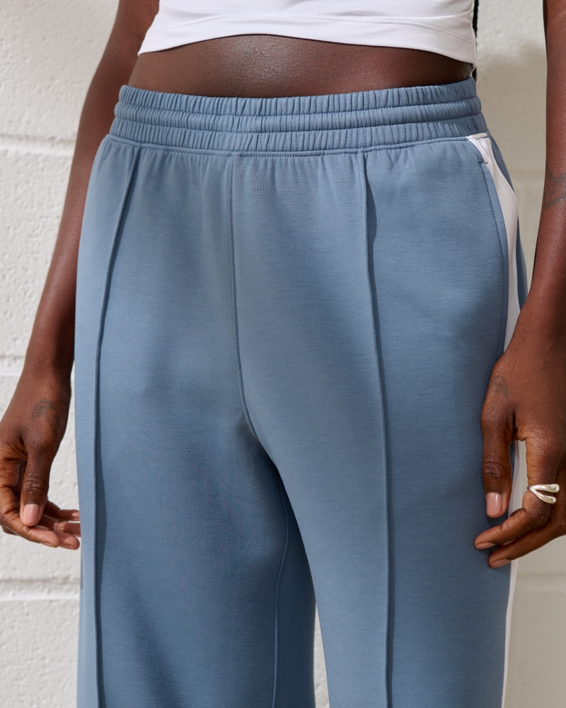 YPB neoKNIT Wide Leg Pant