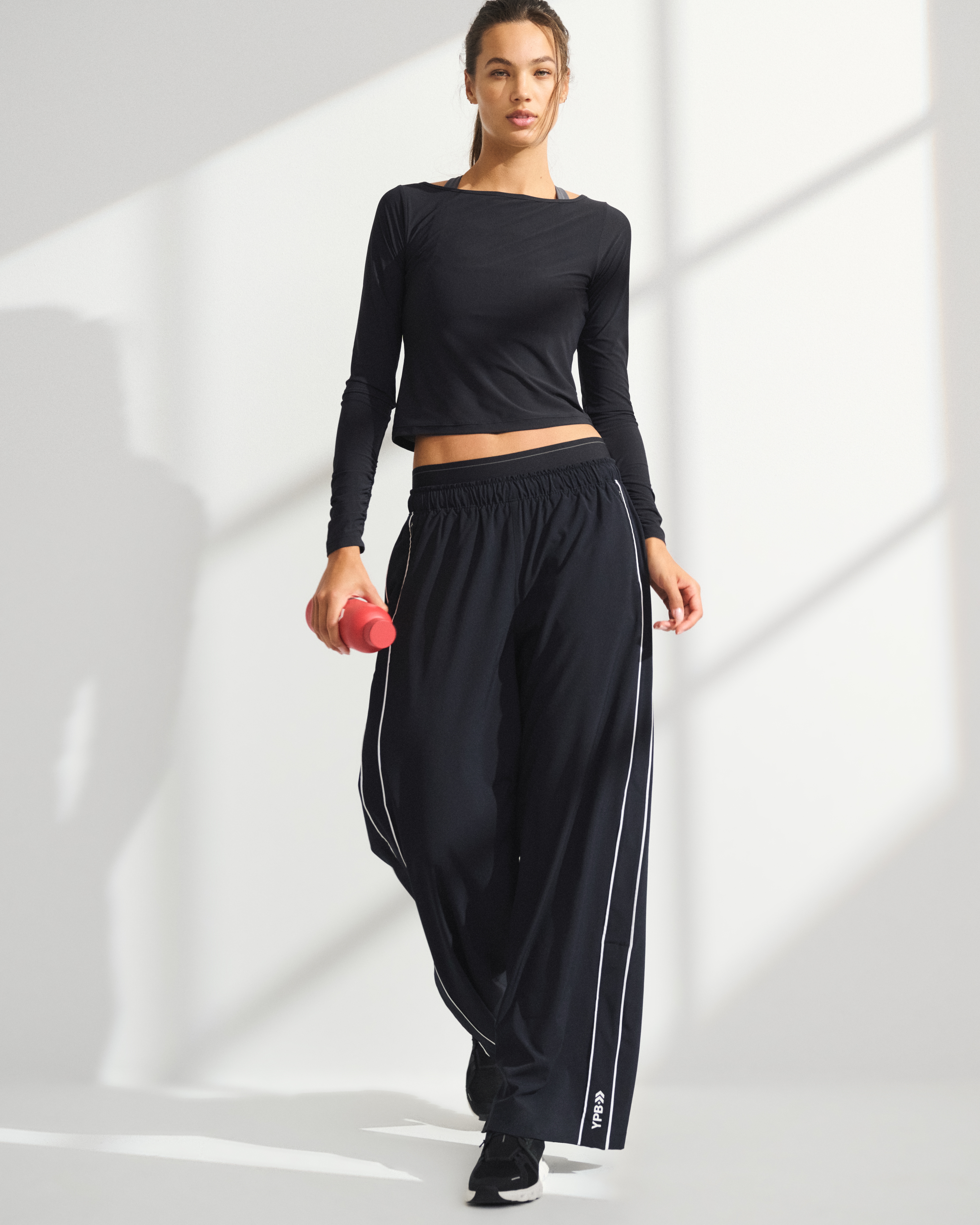 Женские брюки Abercrombie & Fitch YPB Barry's motionTEK Track Pant, цвет: Чёрный — фото 3