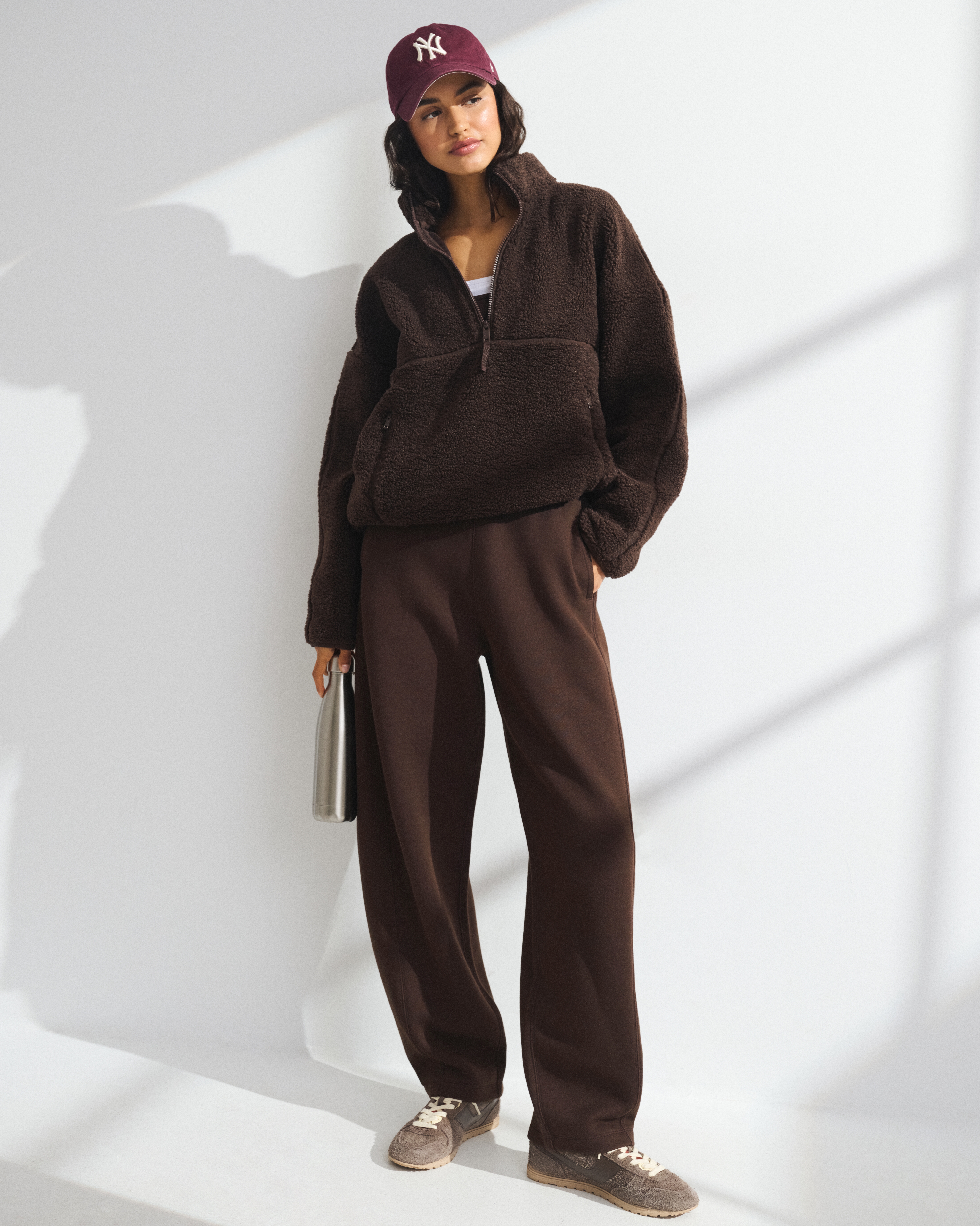 Женские брюки Abercrombie & Fitch YPB neoKNIT SOFT On The Go Barrel Leg Sweatpant — фото 2