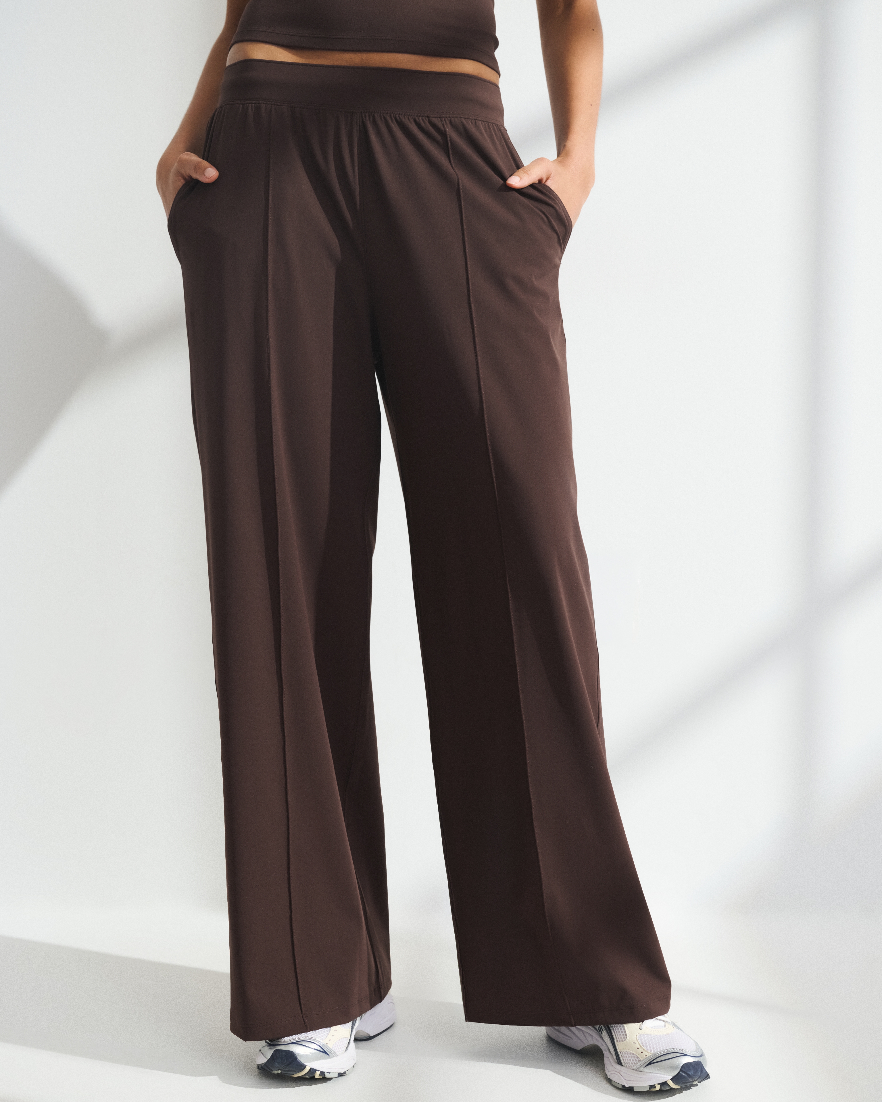 Женские брюки Abercrombie & Fitch YPB Freestyle Wide Leg Pant, цвет: Тёмно-коричневый — фото 3