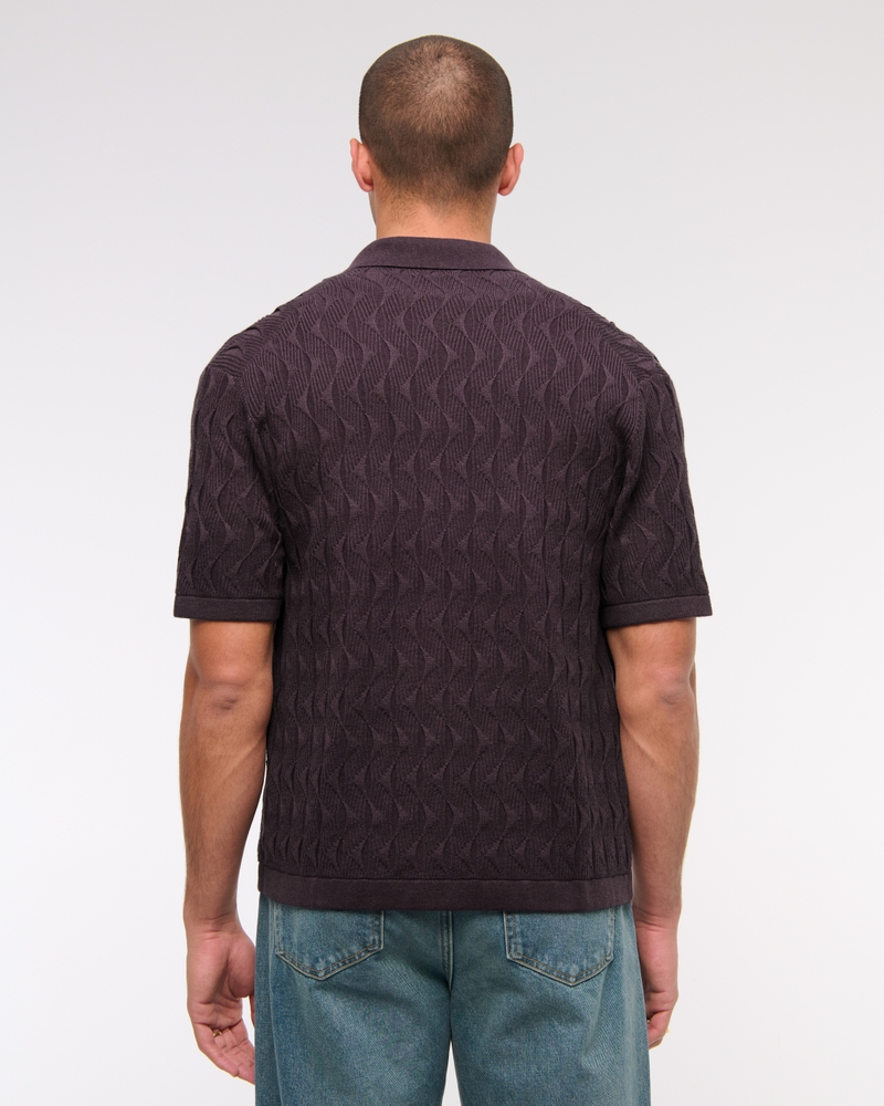 Polo estilo suéter abotonado con pespuntes geométricos