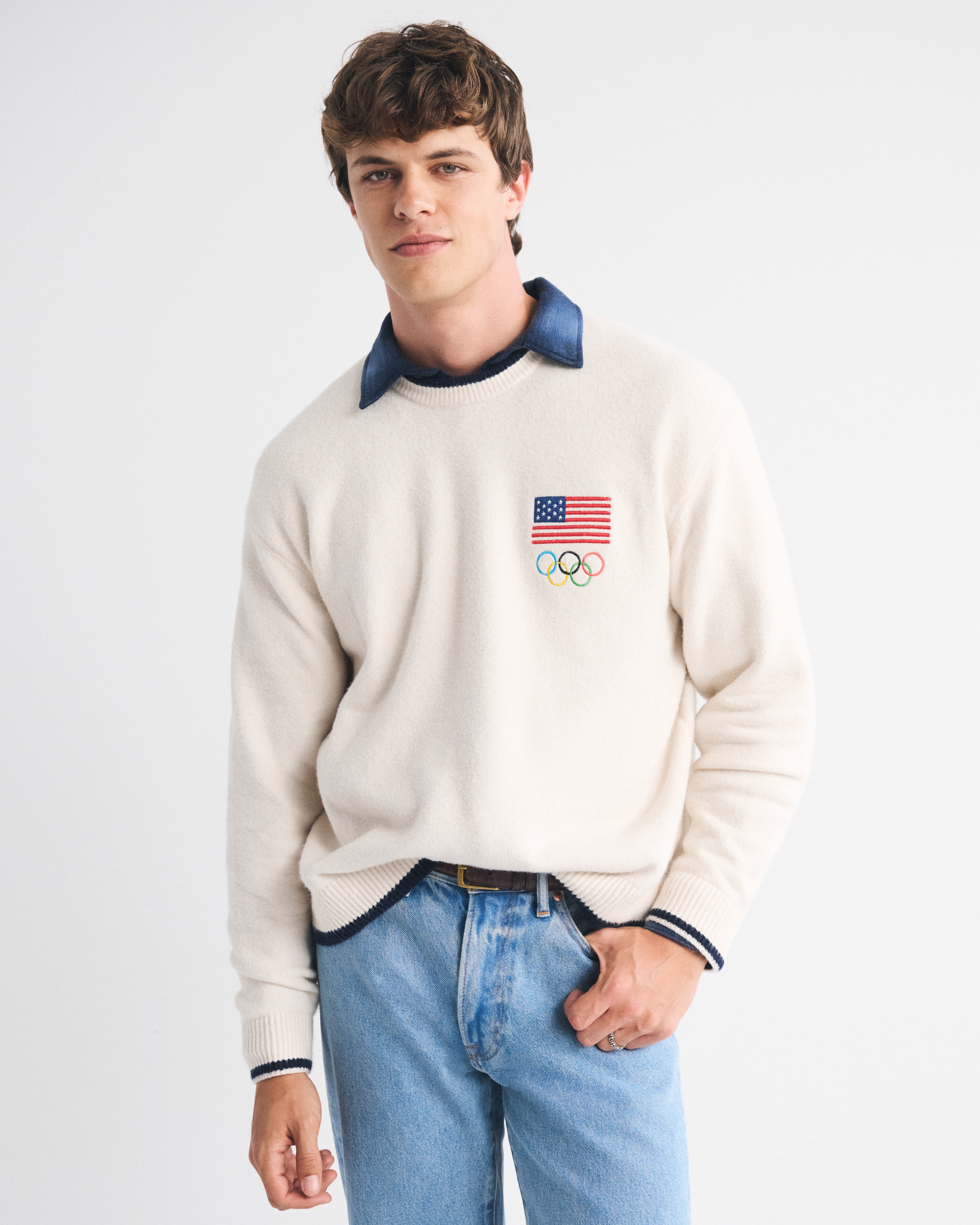 Мужской свитер Abercrombie & Fitch Oversized Olympics Graphic Crew, цвет: Тёплый бежевый — фото 3