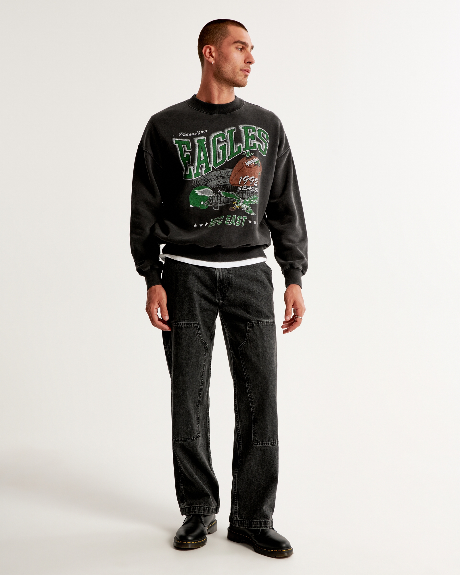 Philadelphia Eagles Christmas Jumper Graphic Crew Sweatshirt - Mens