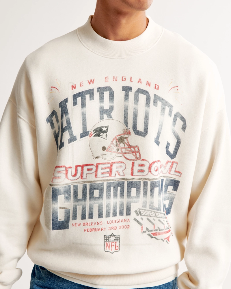 New England Patriots Graphic Crew Sweatshirt