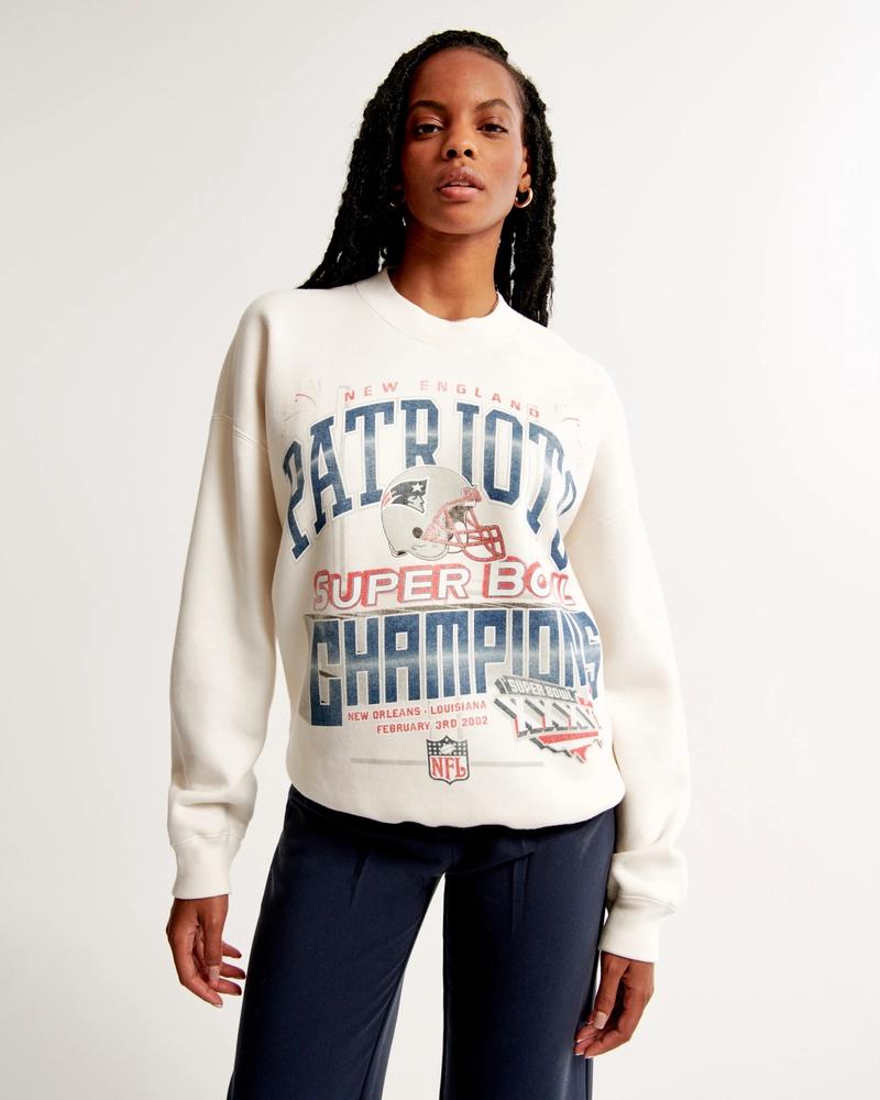 New England Patriots Graphic Crew Sweatshirt