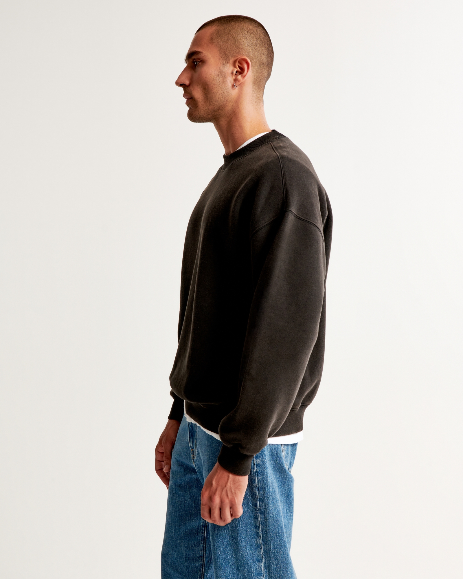   Essentials Men's Oversized-Fit Crewneck Sweatshirt  (Available in Big & Tall), Black, X-Small : Clothing, Shoes & Jewelry