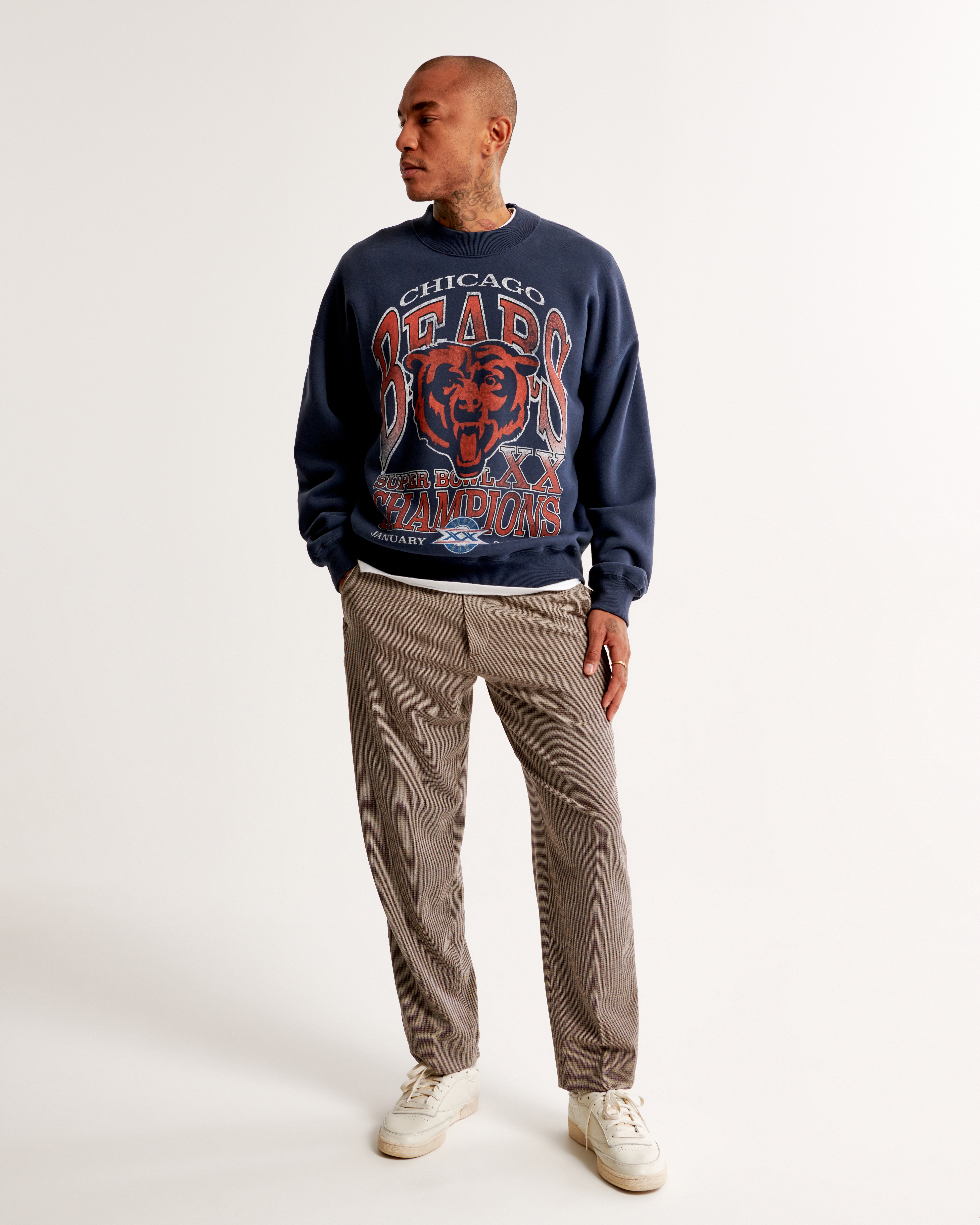 Men s Chicago Bears Graphic Crew Sweatshirt Men s Abercrombie