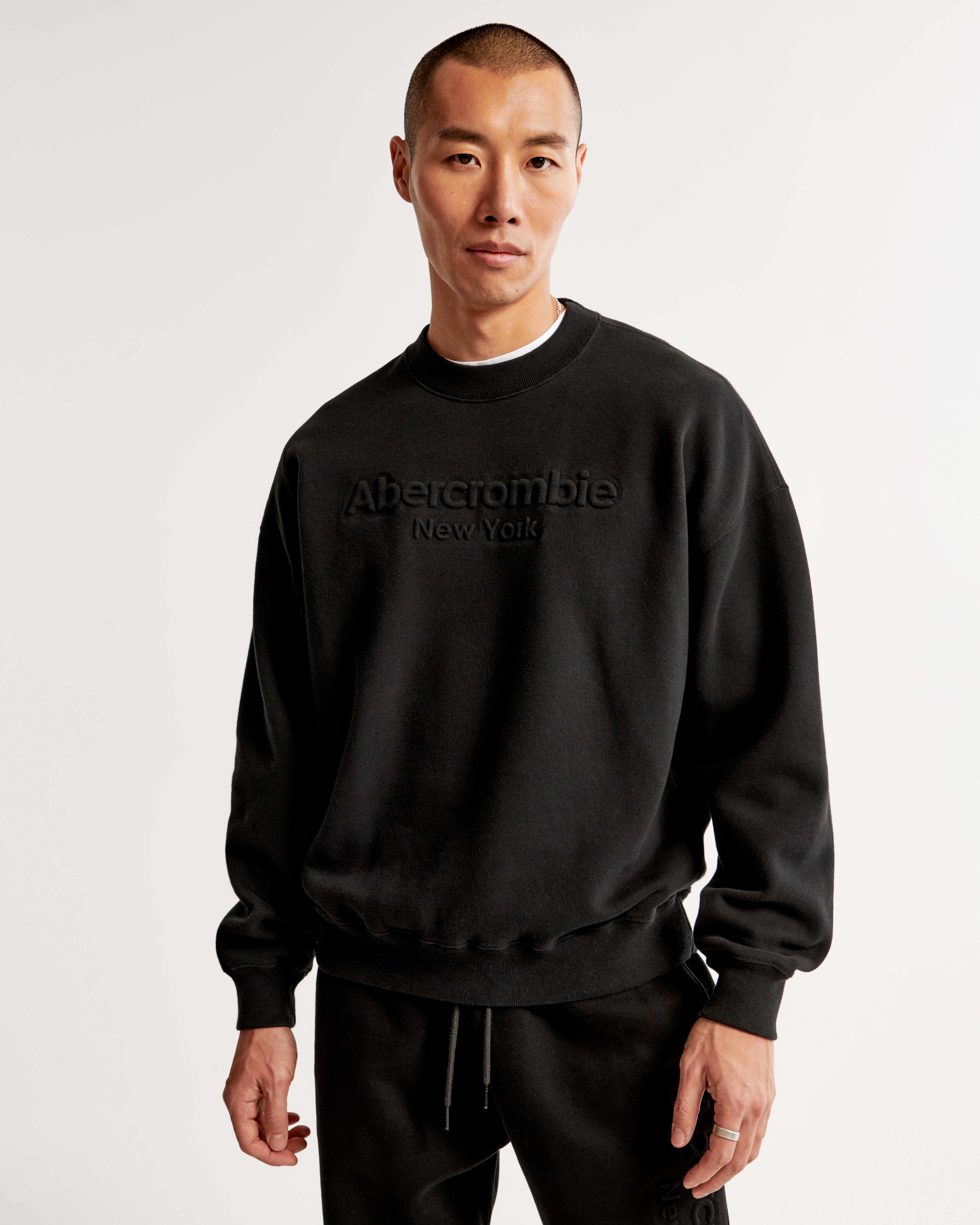 Abercrombie logo 2025 crew sweatshirt