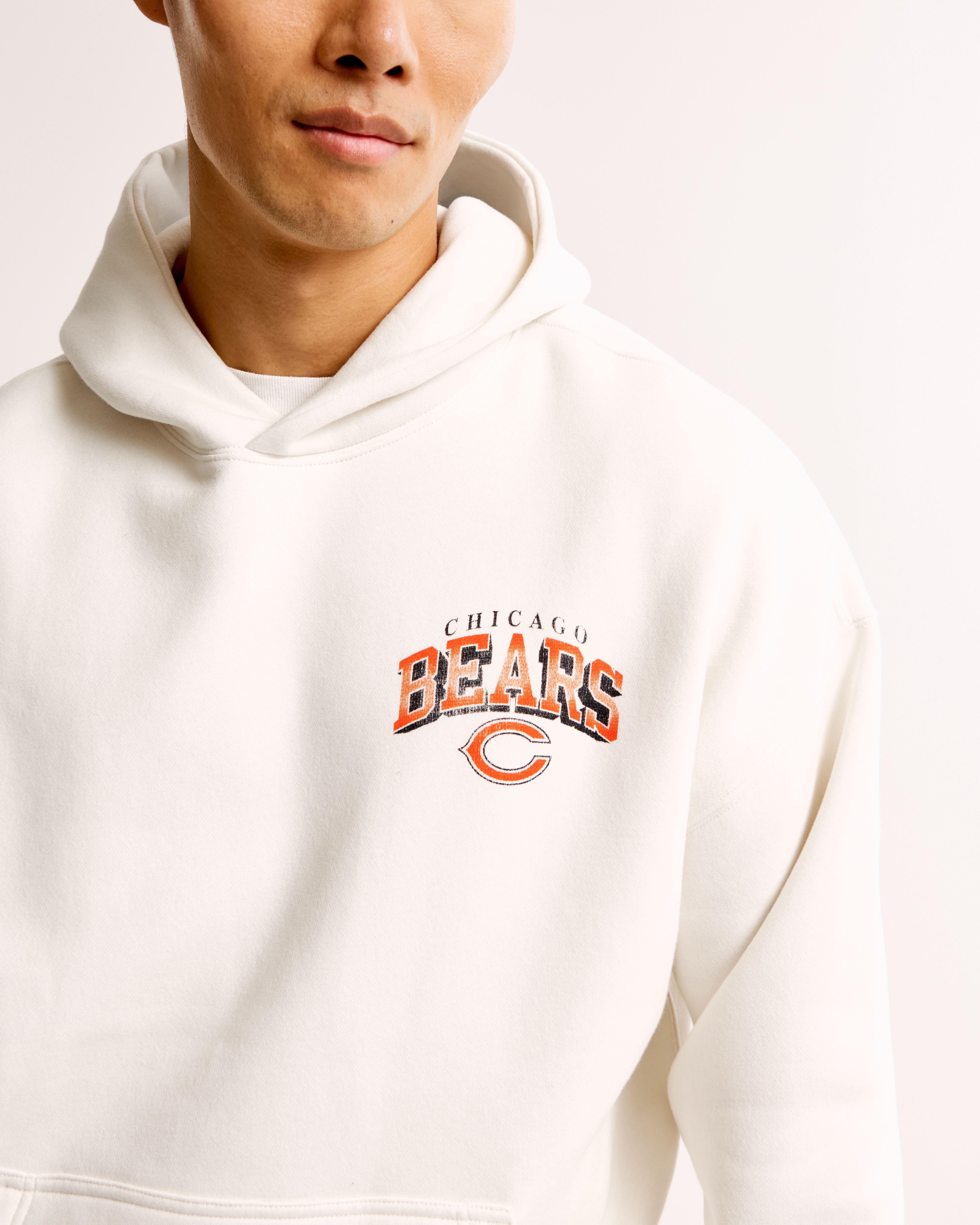 Abercrombie & Fitch Chicago Bears Graphic Popover Hoodie In White
