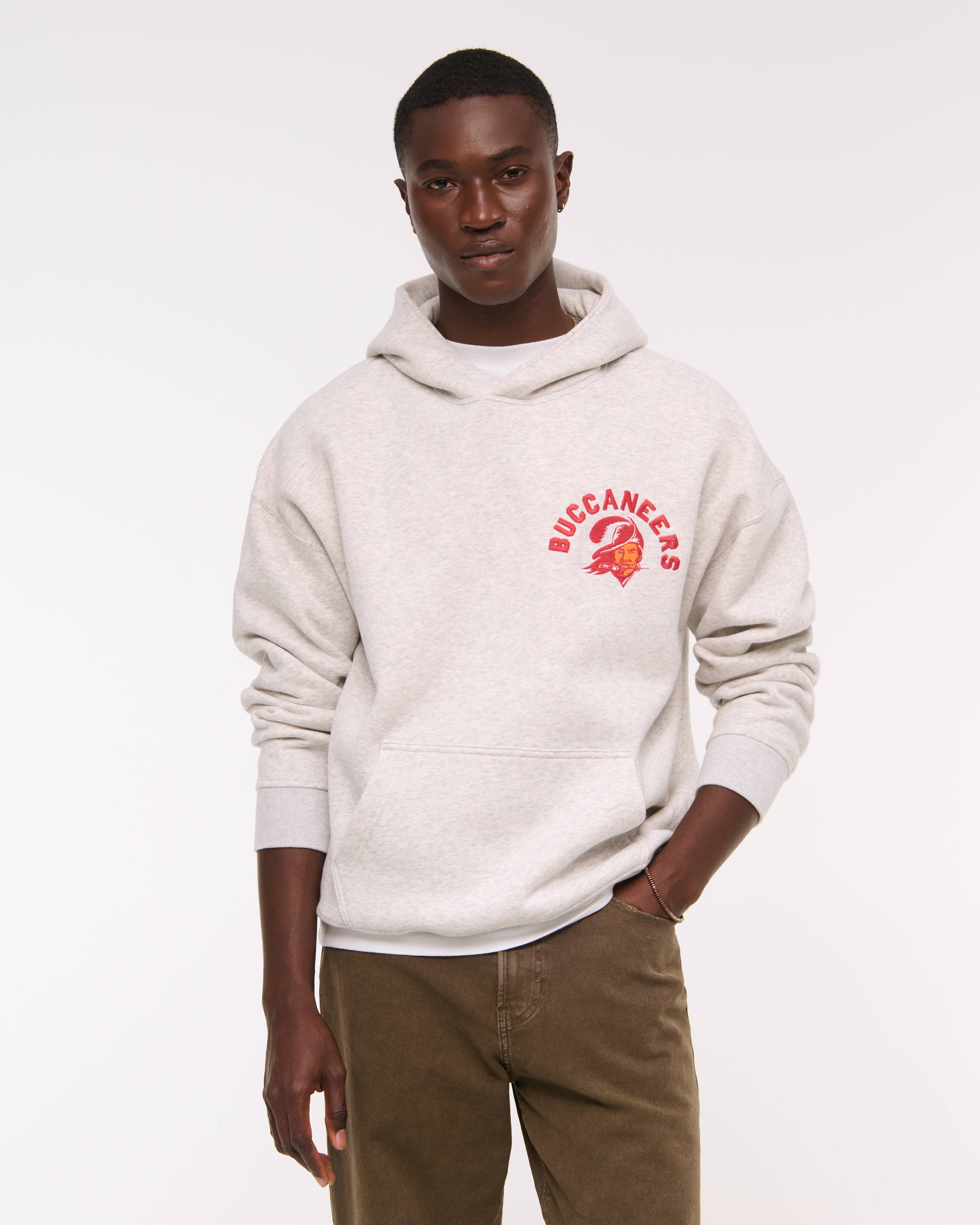 Abercrombie & Fitch Tampa Bay Buccaneers Graphic Popover Hoodie In White