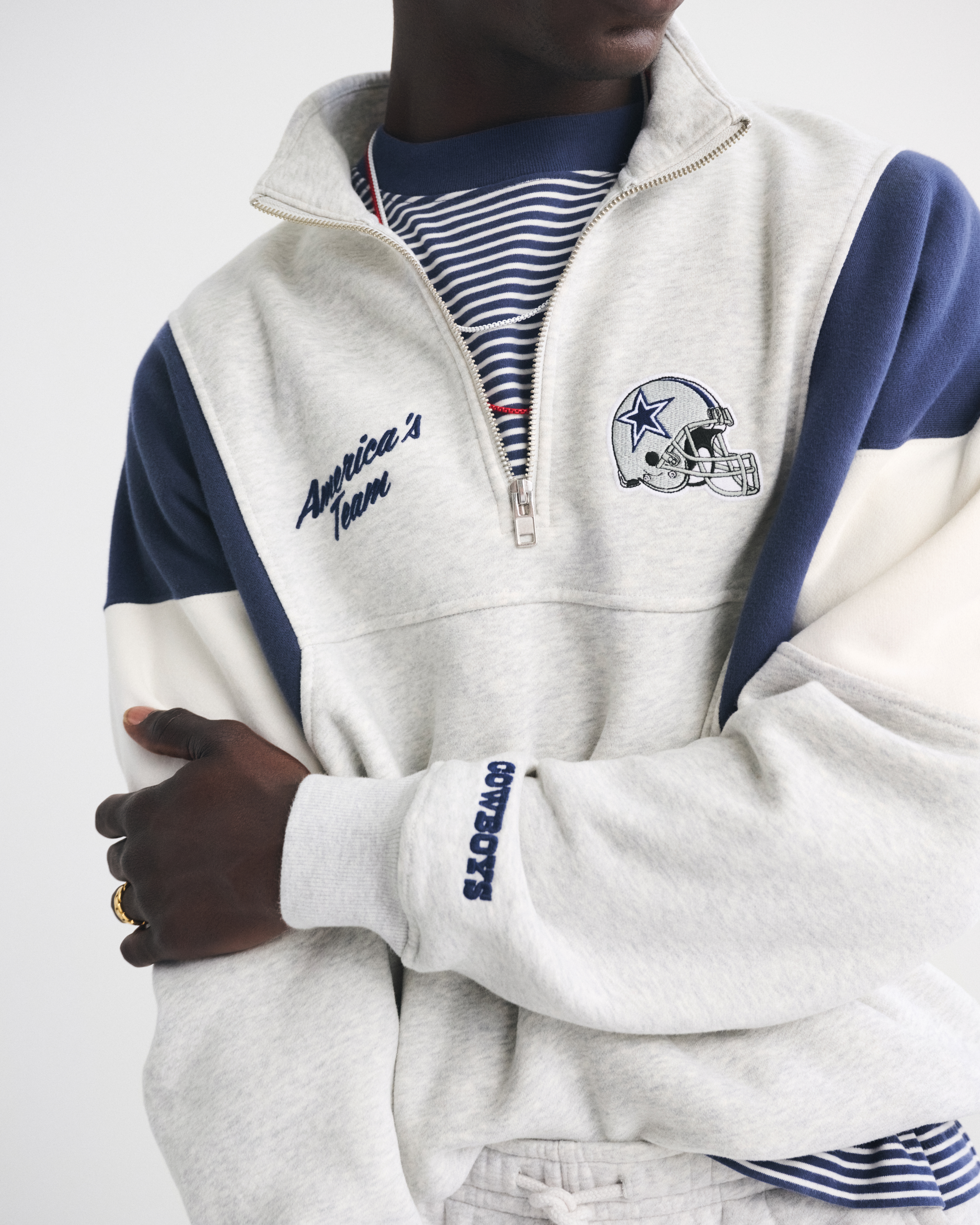★Abercrombie & Fitch★ダラス カウボーイズ スウェット Men's Dallas Cowboys Graphic Crew Sweater | Men's Clearance