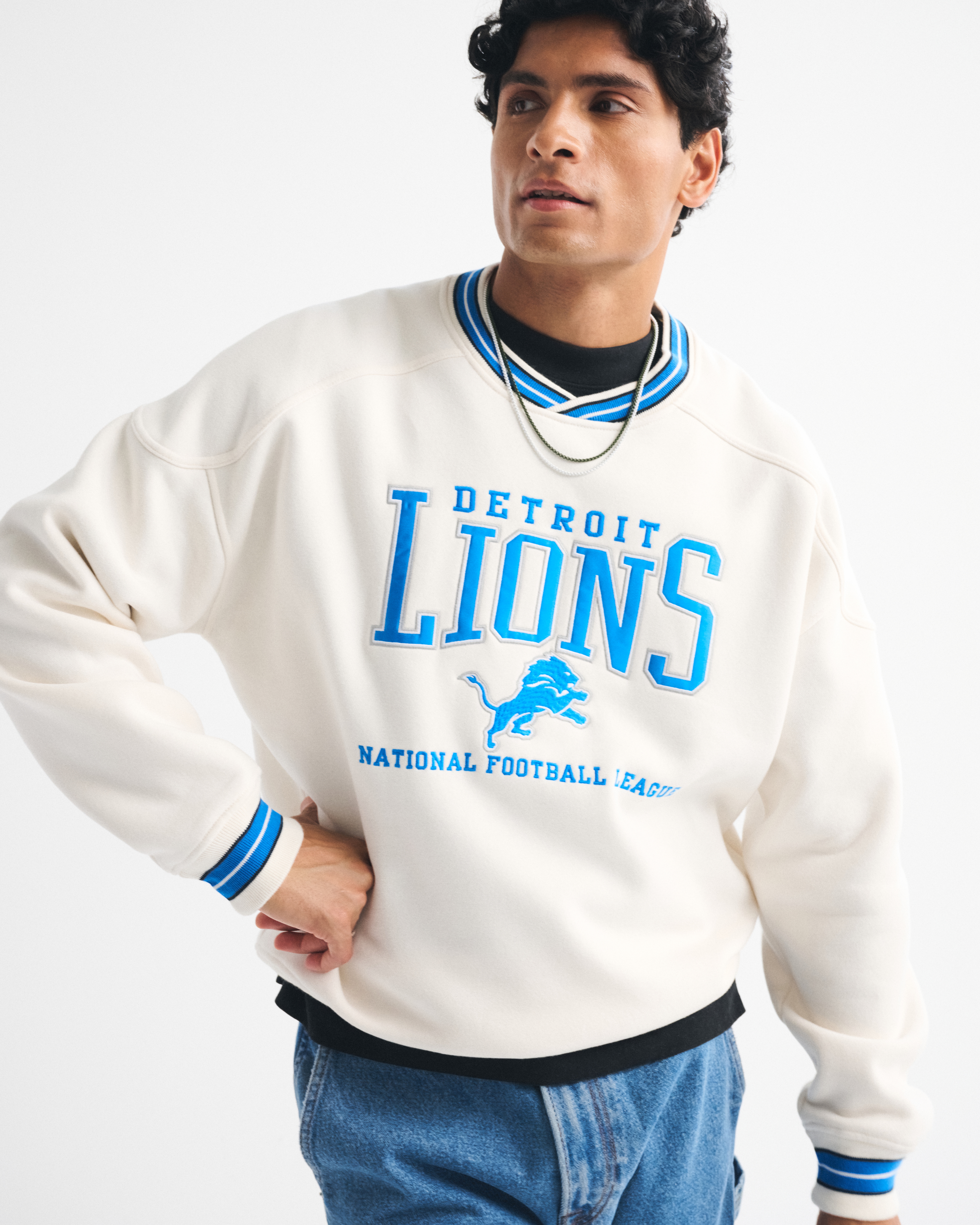 Abercrombie & Fitch Detroit Lions Graphic Crew Sweatshirt In Burgundy