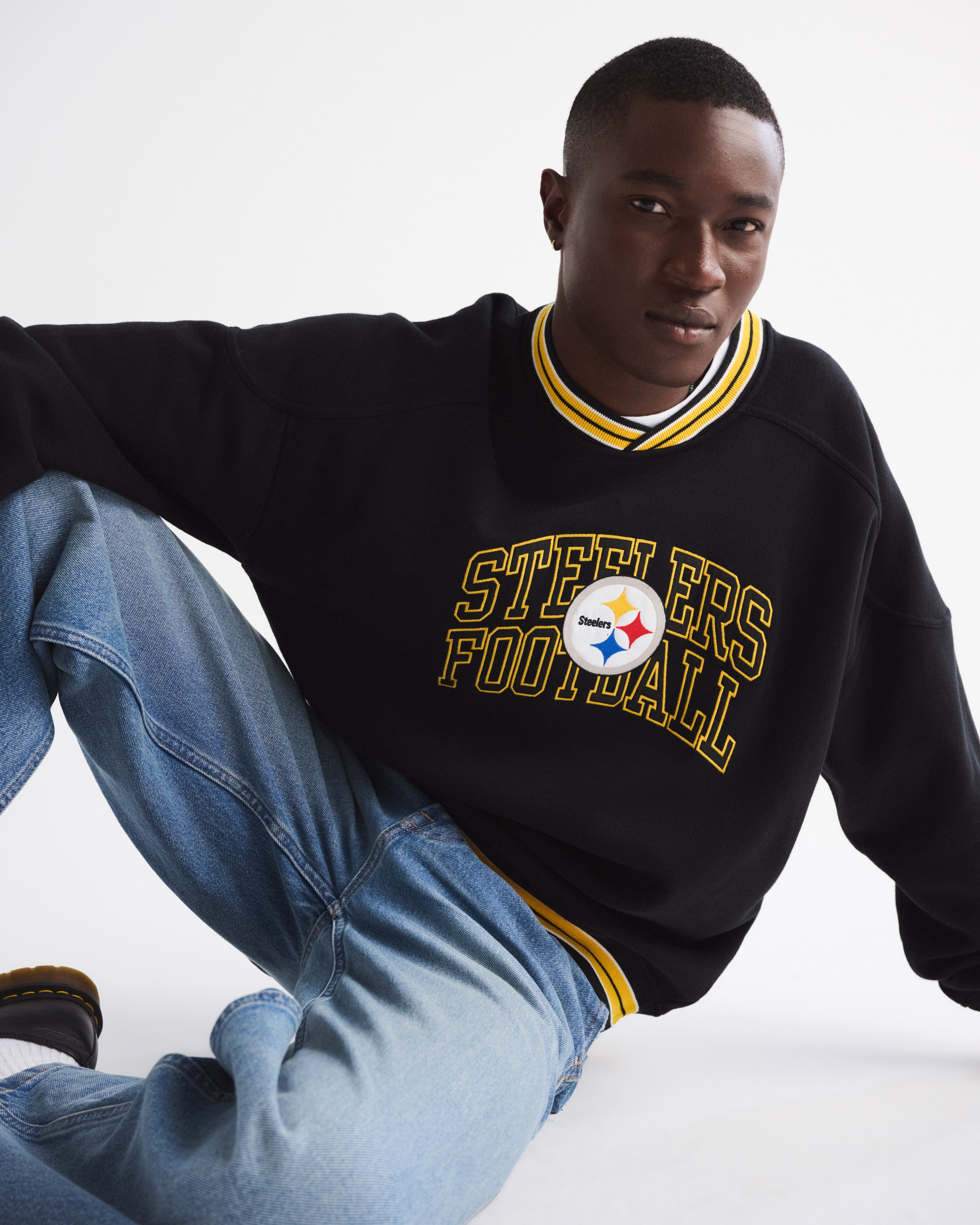 Abercrombie & Fitch Pittsburgh Steelers Graphic Crew Sweatshirt In Multi
