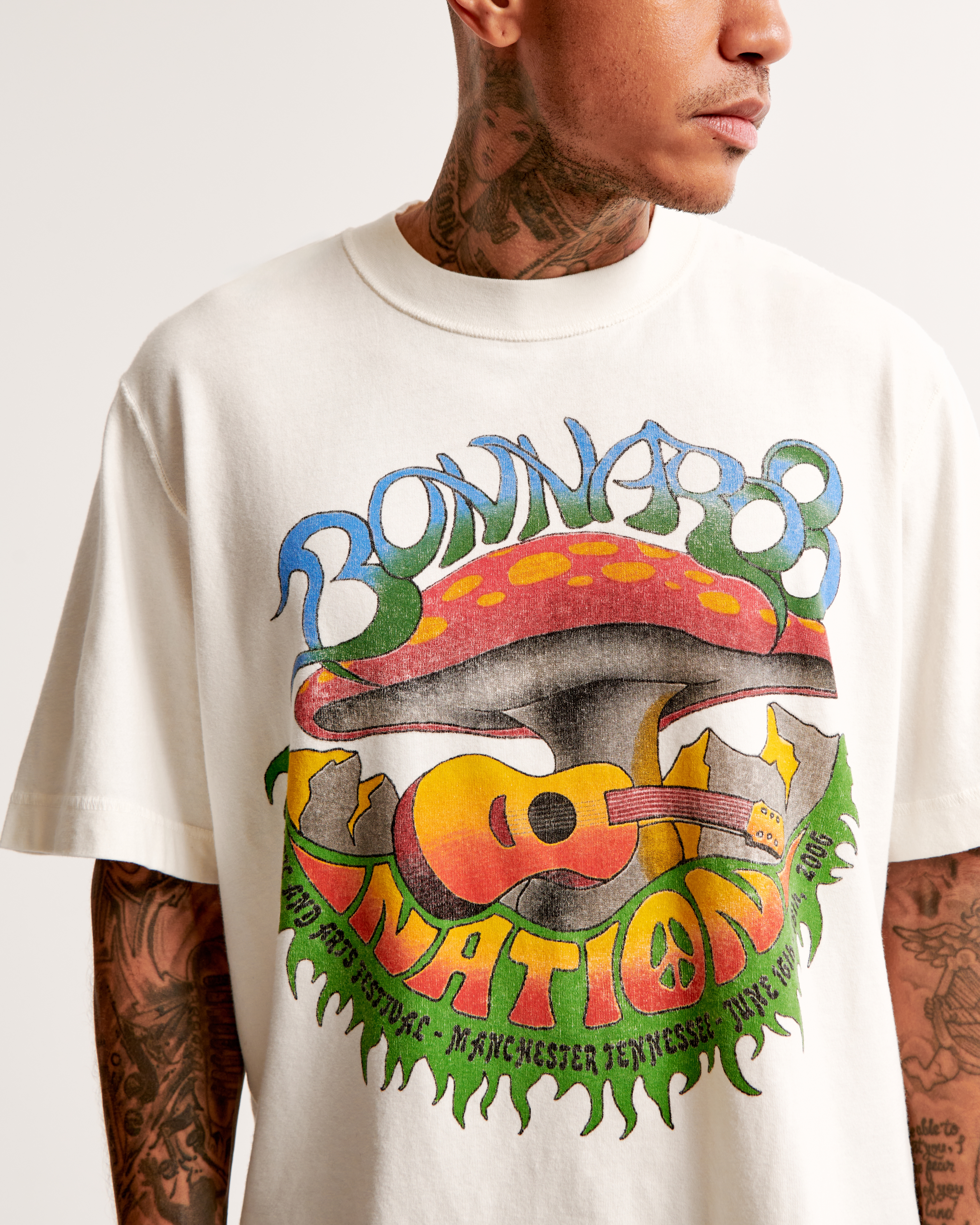 Tシャツ・カットソー Abercrombie & Fitch Bonnaroo Vintage-Inspired Cropped Tee Men's Bonnaroo Vintage-Inspired Cropped Graphic Tee | Men's