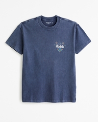 Modelo Graphic Tee