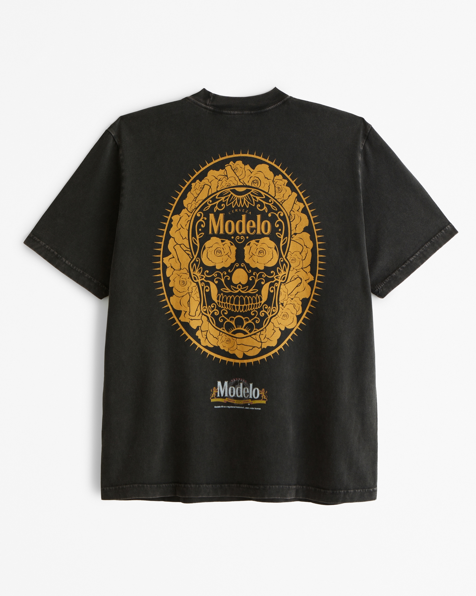 Modelo Vintage-Inspired Graphic Tee