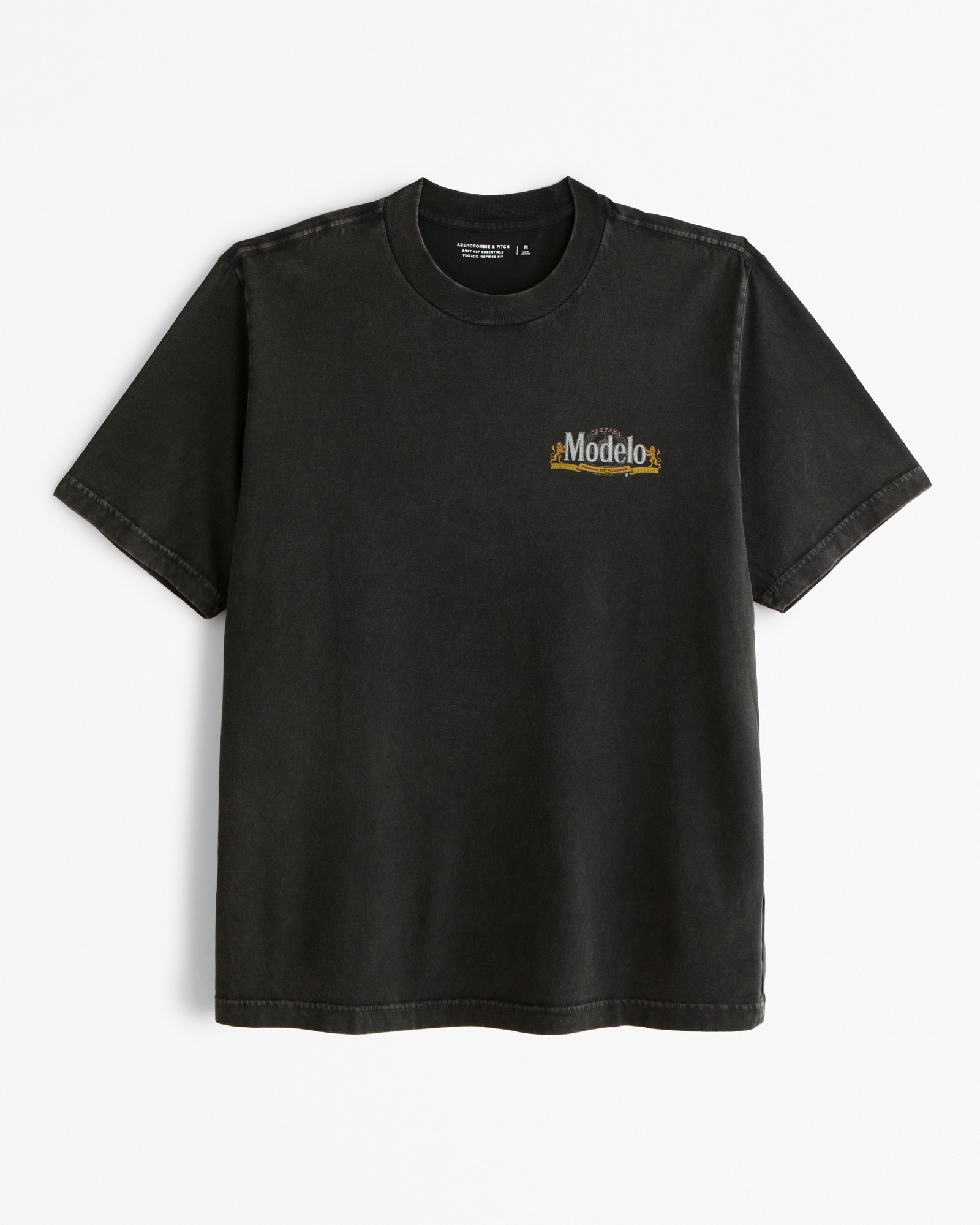 Modelo Vintage-Inspired Graphic Tee