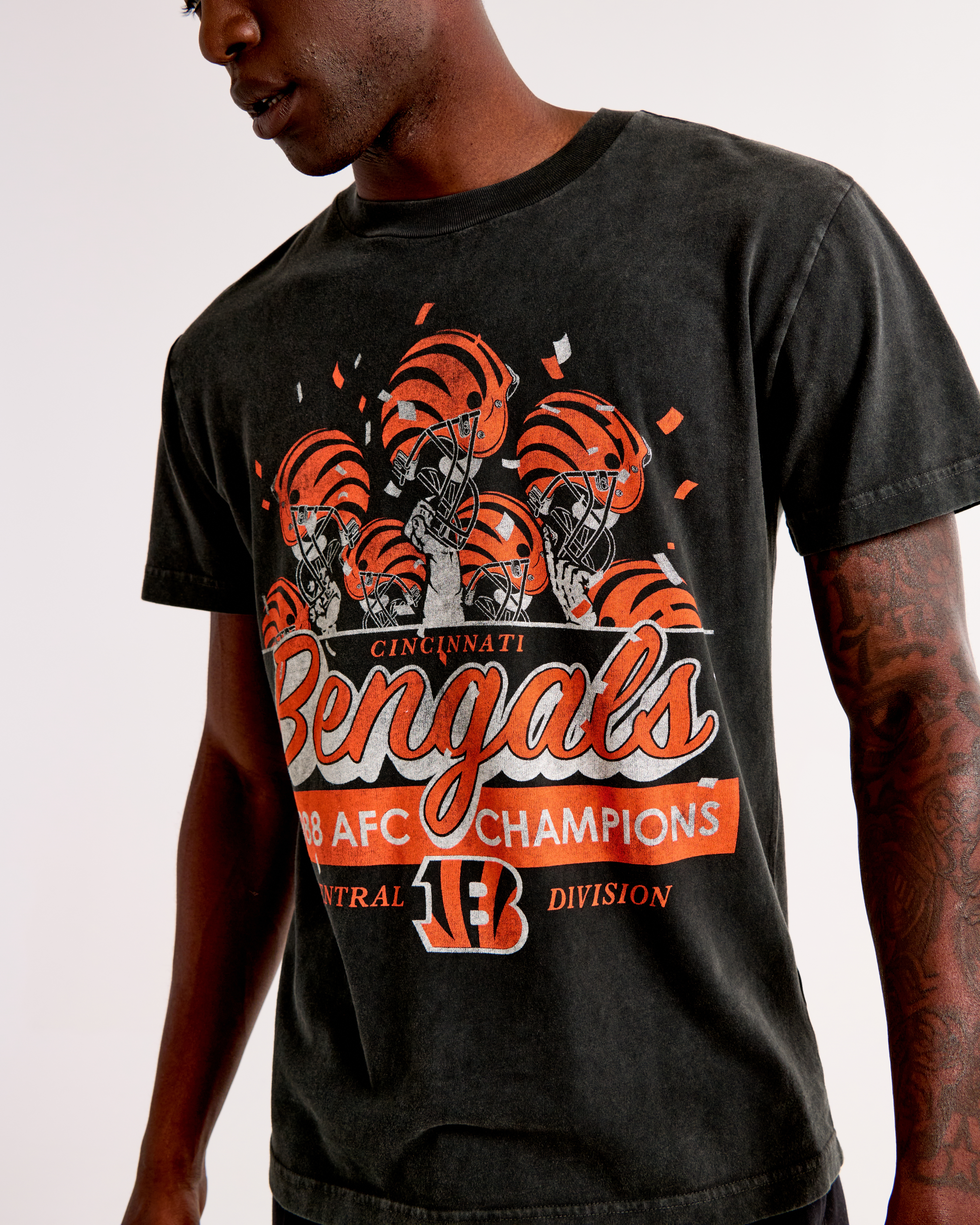 Champion CINCINNATI BENGALS ブラックフェードTシャツ Men's Fanatics Black Cincinnati Bengals 2022 AFC North
