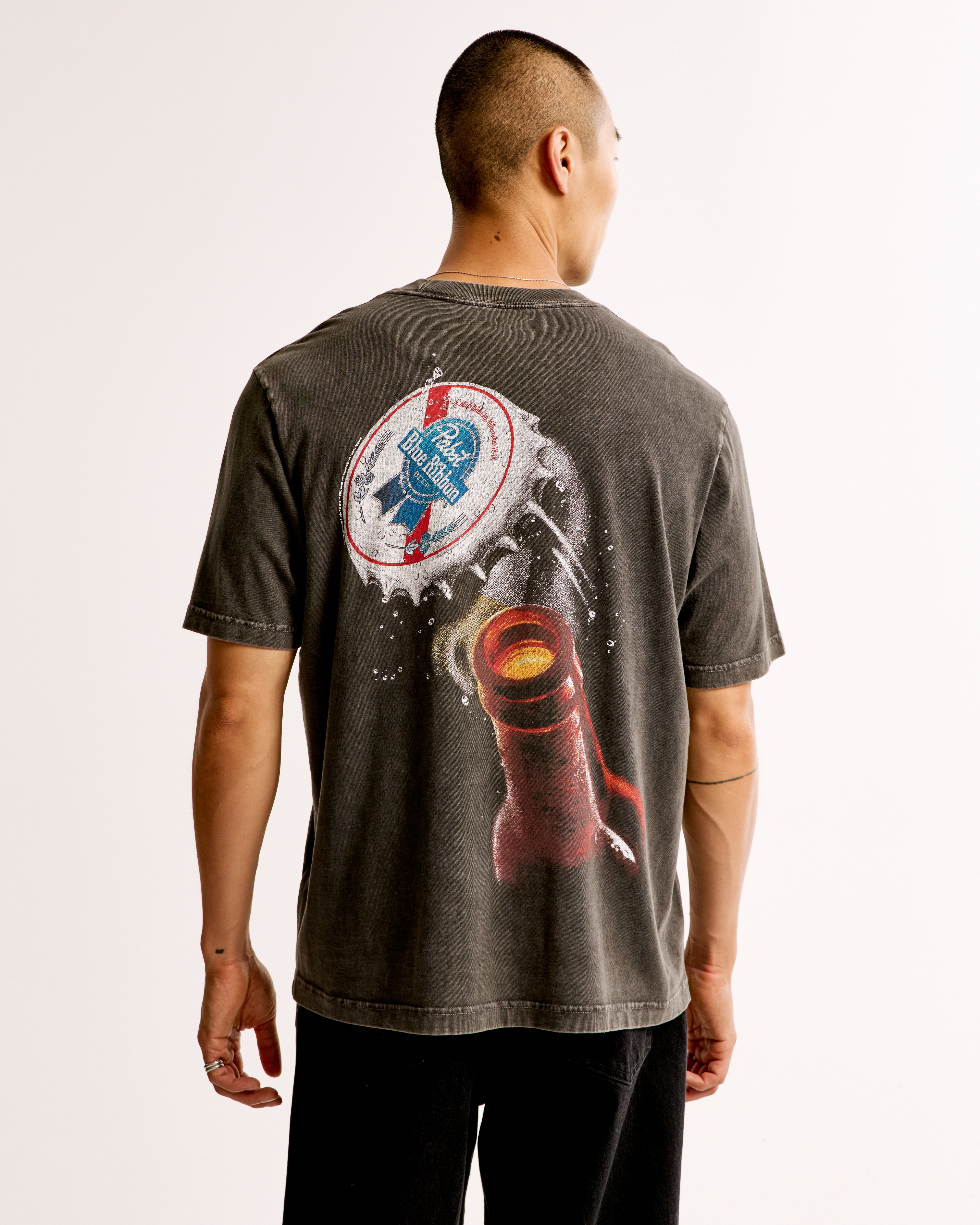 Мужские футболки Abercrombie & Fitch Pabst Blue Ribbon Vintage-Inspired Graphic Tee — фото 2