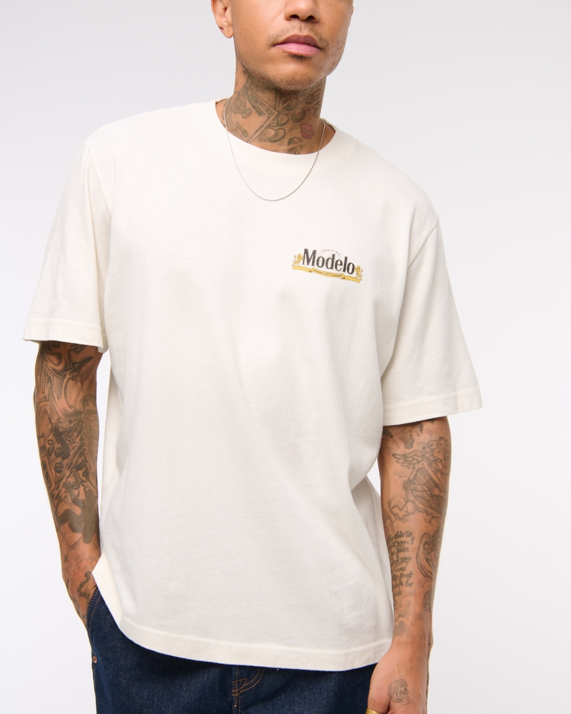Modelo Vintage-Inspired Graphic Tee