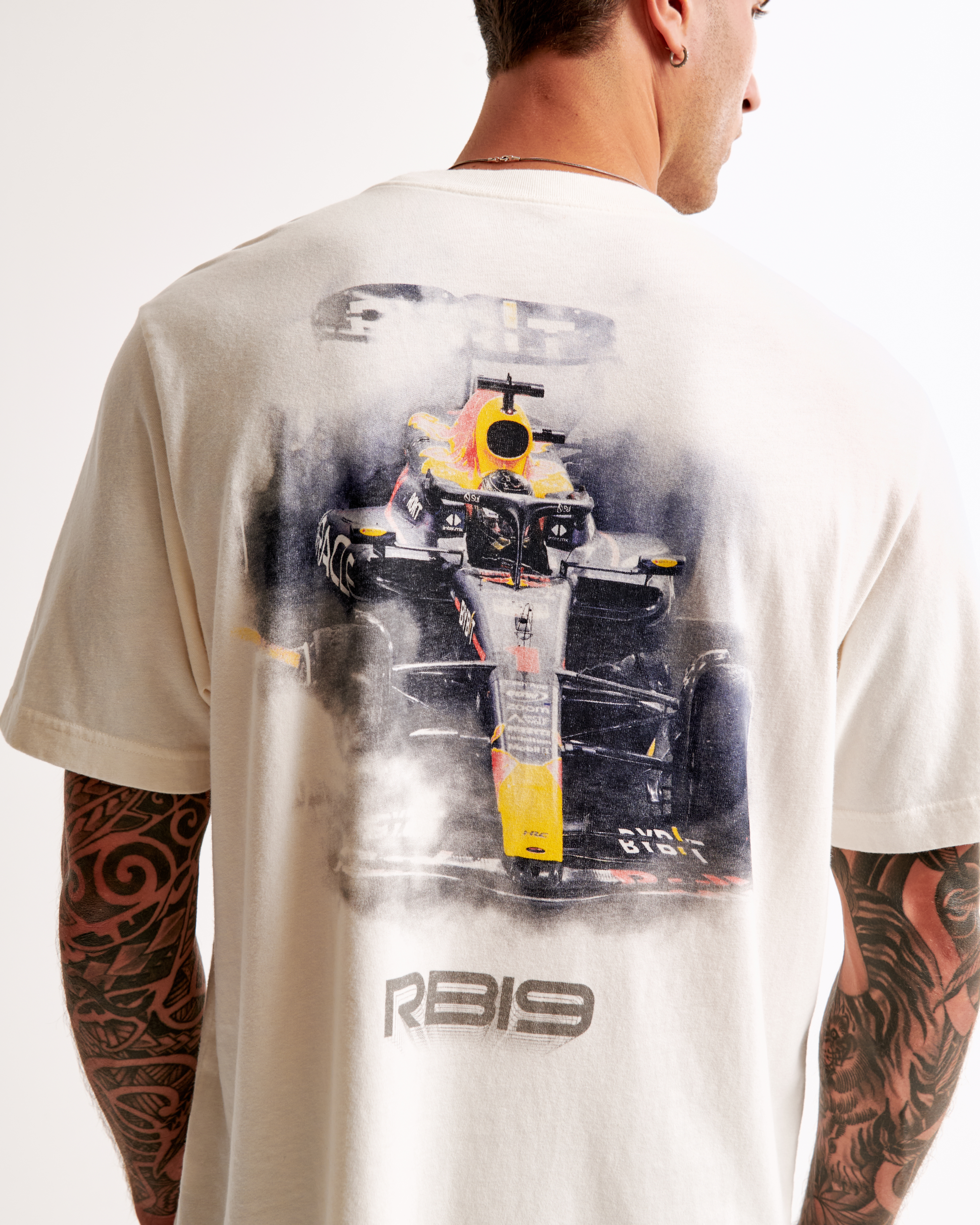 ★Abercrombie & Fitch★オラクルレッドブルレーシングTシャツ Men's Oracle Red Bull Racing Vintage-Inspired Graphic Tee