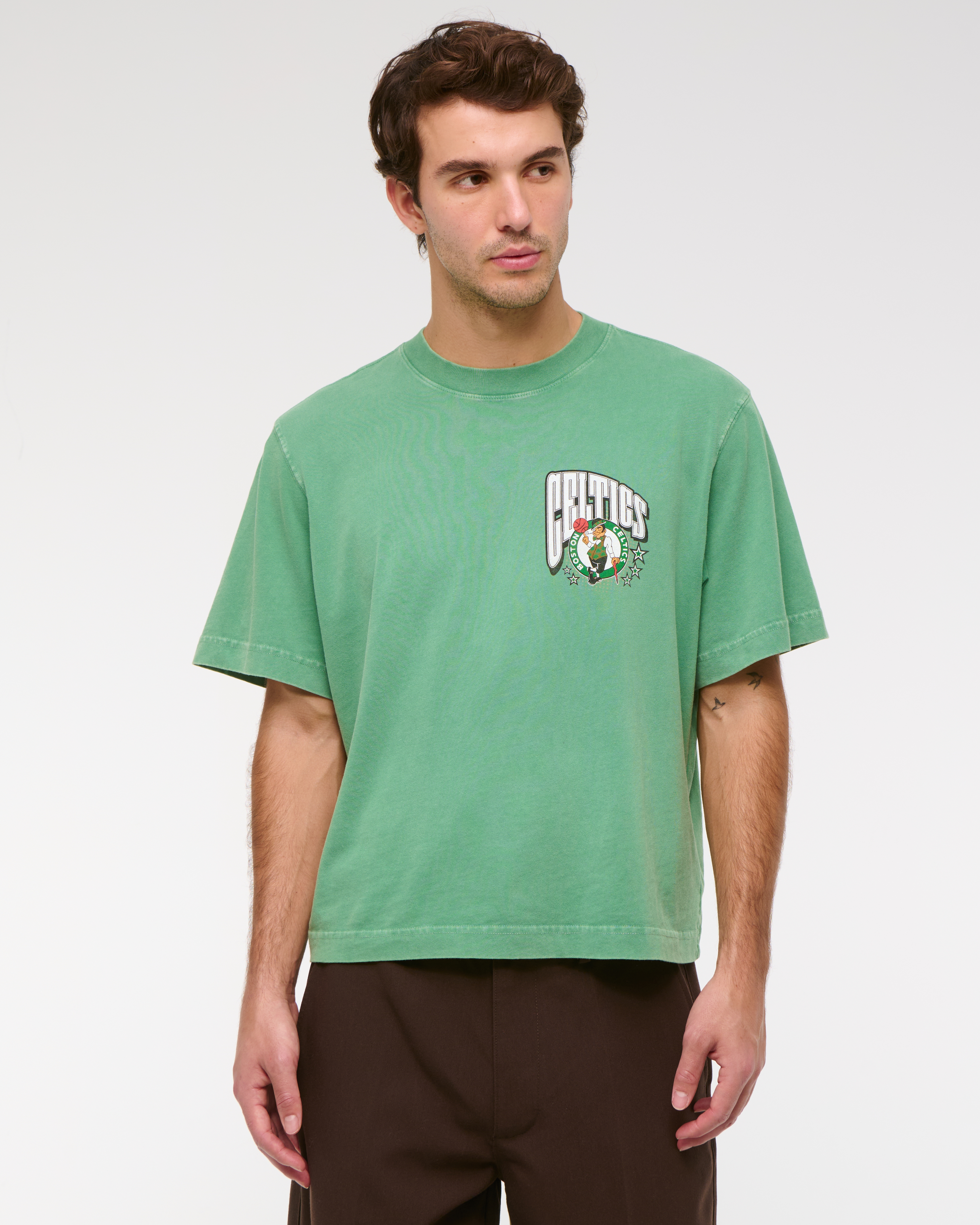 Tシャツ・カットソー Abercrombie & Fitch Cropped Los Angeles Lakers Graphic Tee KIC_123-5013-00367-133_prod2.