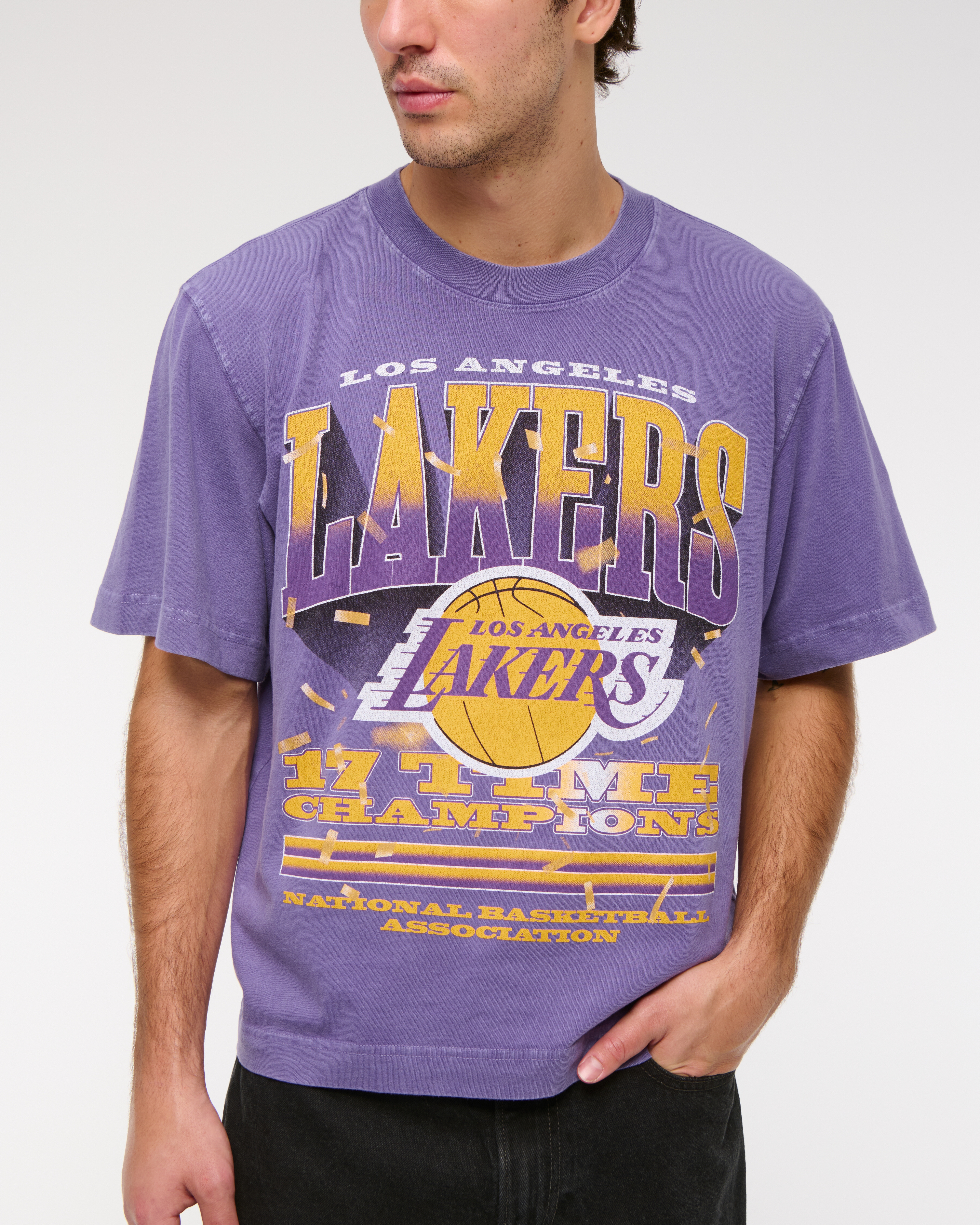 Tシャツ・カットソー Abercrombie & Fitch Cropped Los Angeles Lakers Graphic Tee KIC_123-5013-00367-133_prod2.