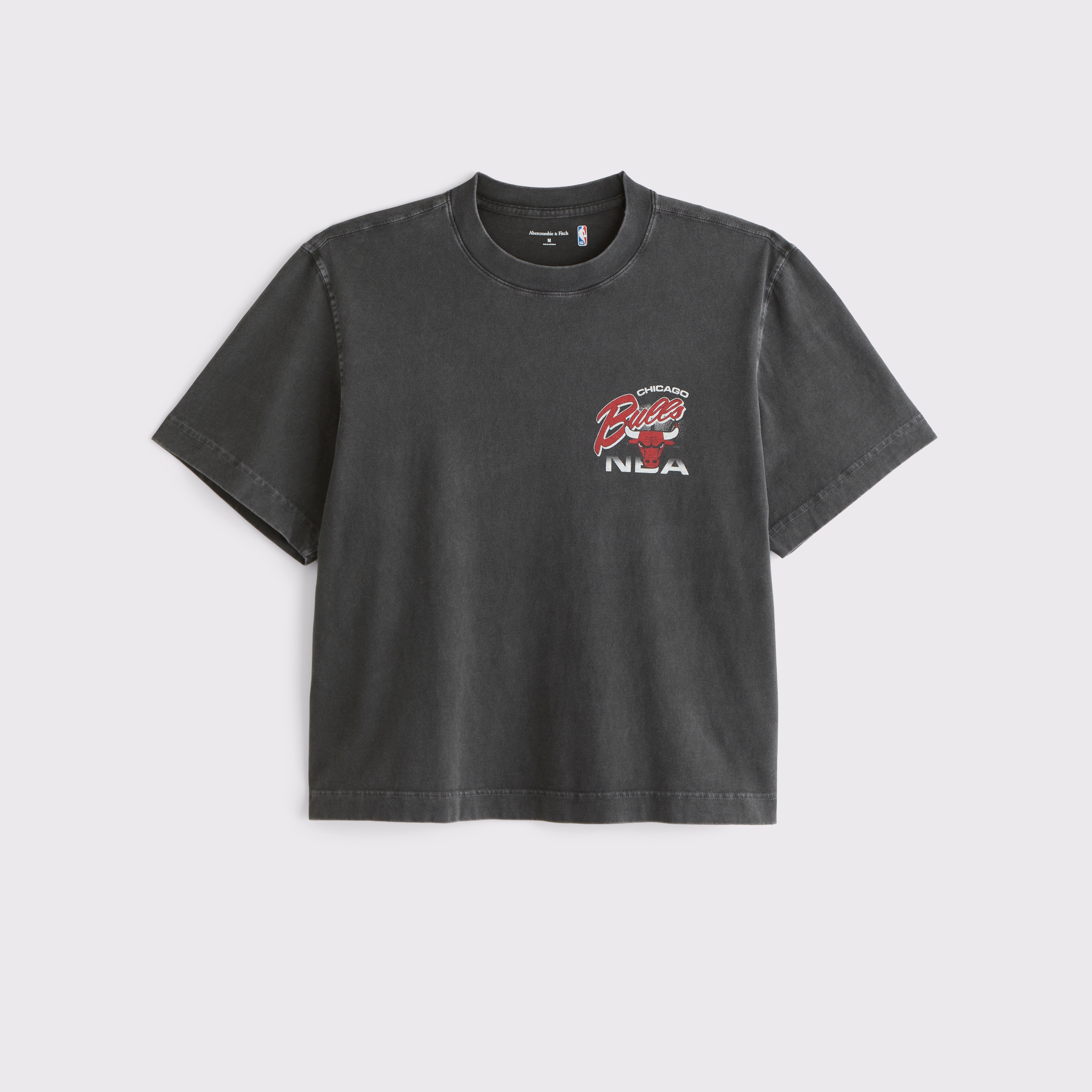 Tシャツ・カットソー Abercrombie & Fitch Cropped Chicago Bulls Graphic Tee KIC_123-5933-00470-900_prod1.
